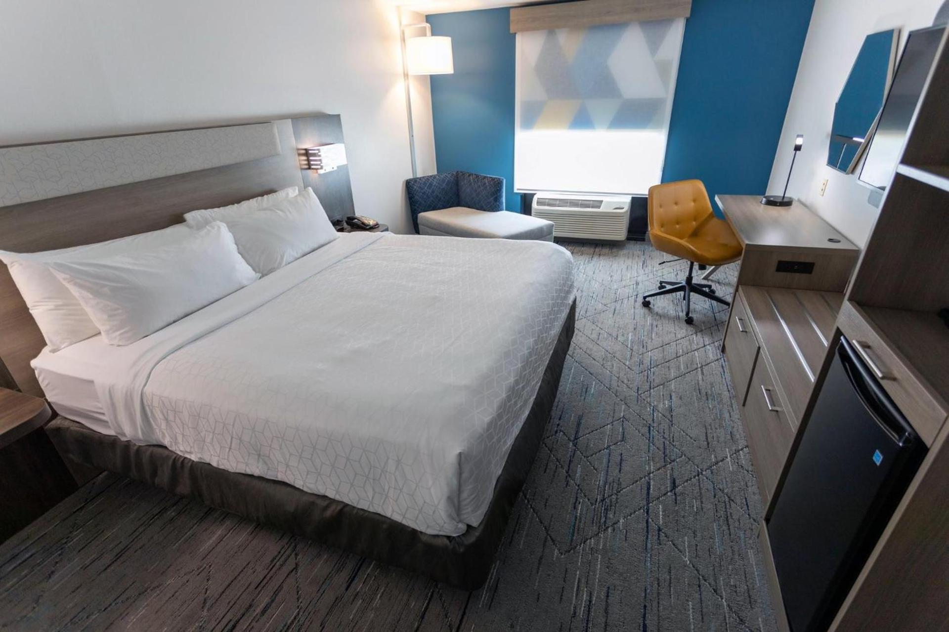 Holiday Inn Express & Suites - Huntsville Airport by IHG photo 26