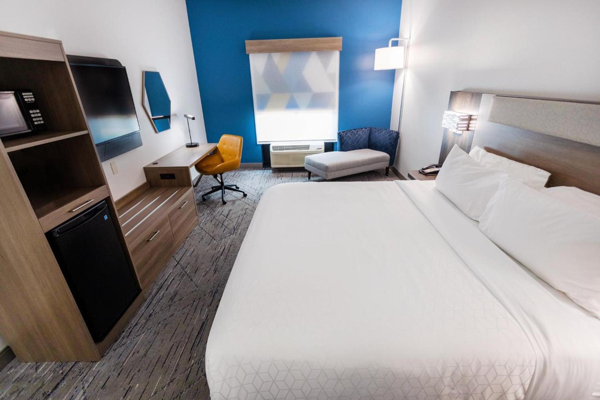 Holiday Inn Express & Suites - Huntsville Airport by IHG photo 29