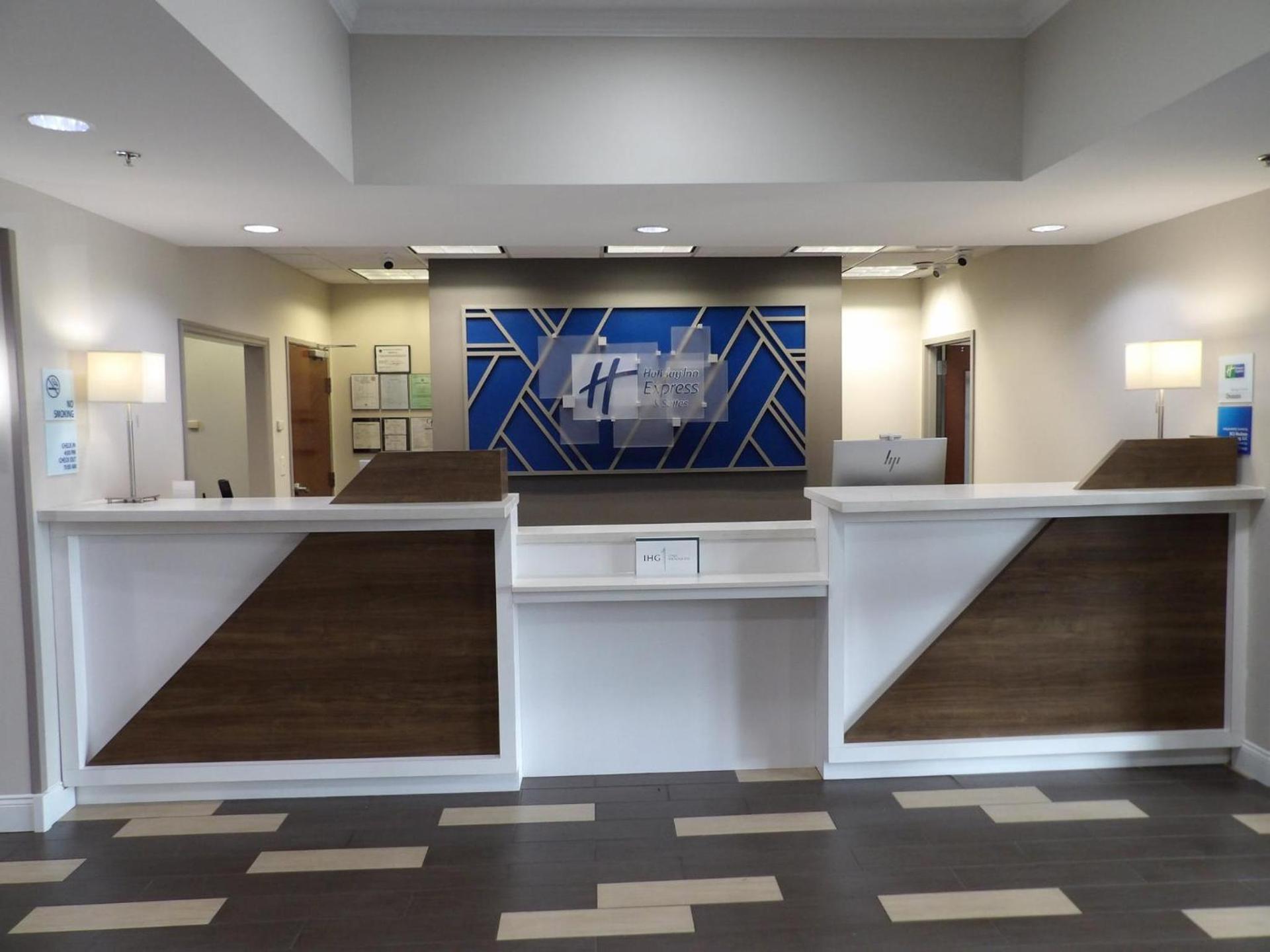 Holiday Inn Express & Suites - Huntsville Airport by IHG photo 14