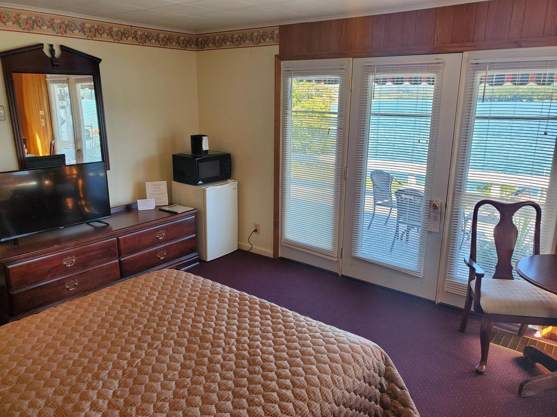 Lake View Motel photo 69
