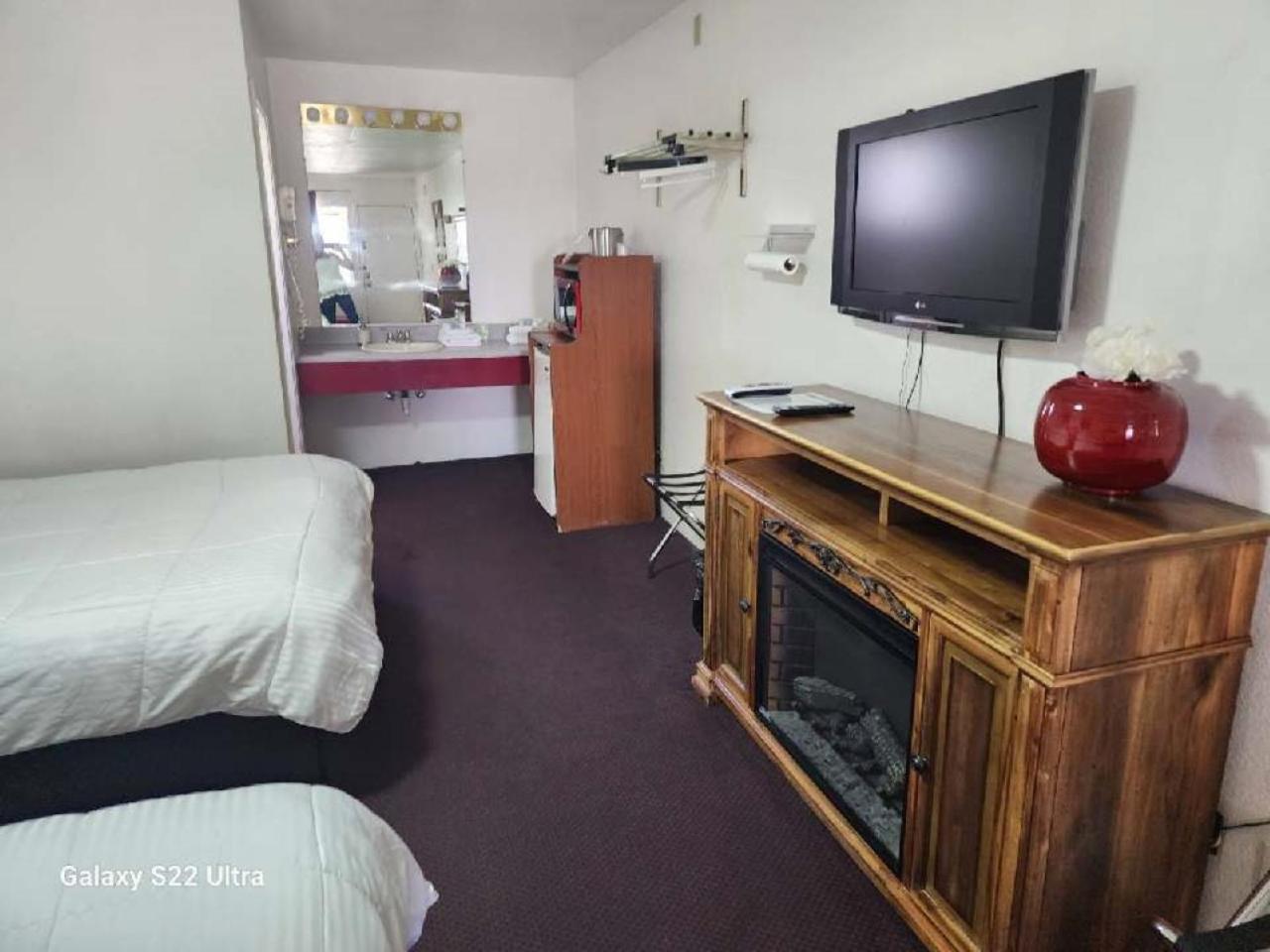 Rose's Motel photo 6