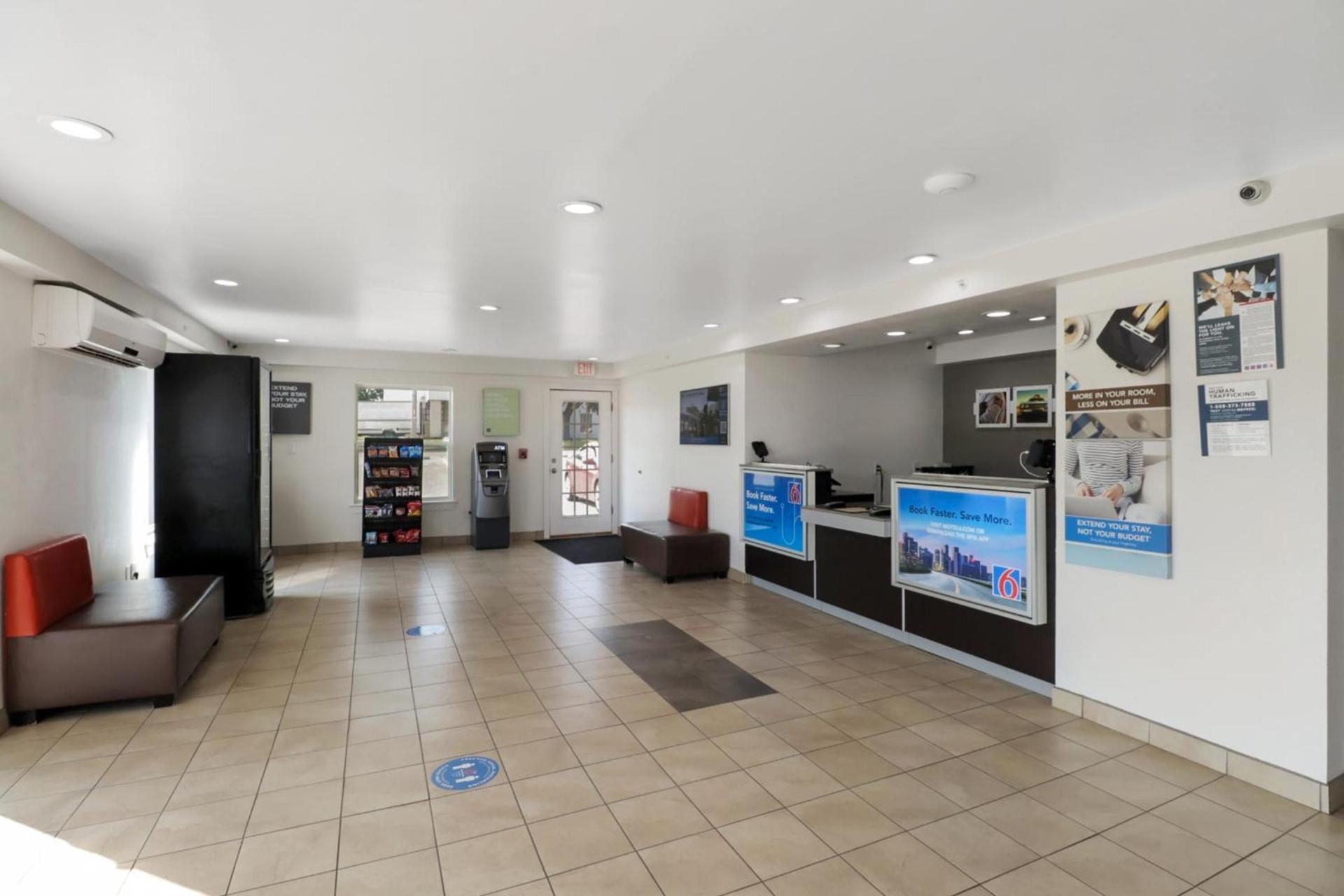 Motel 6-Bryan, TX - University Area photo 5