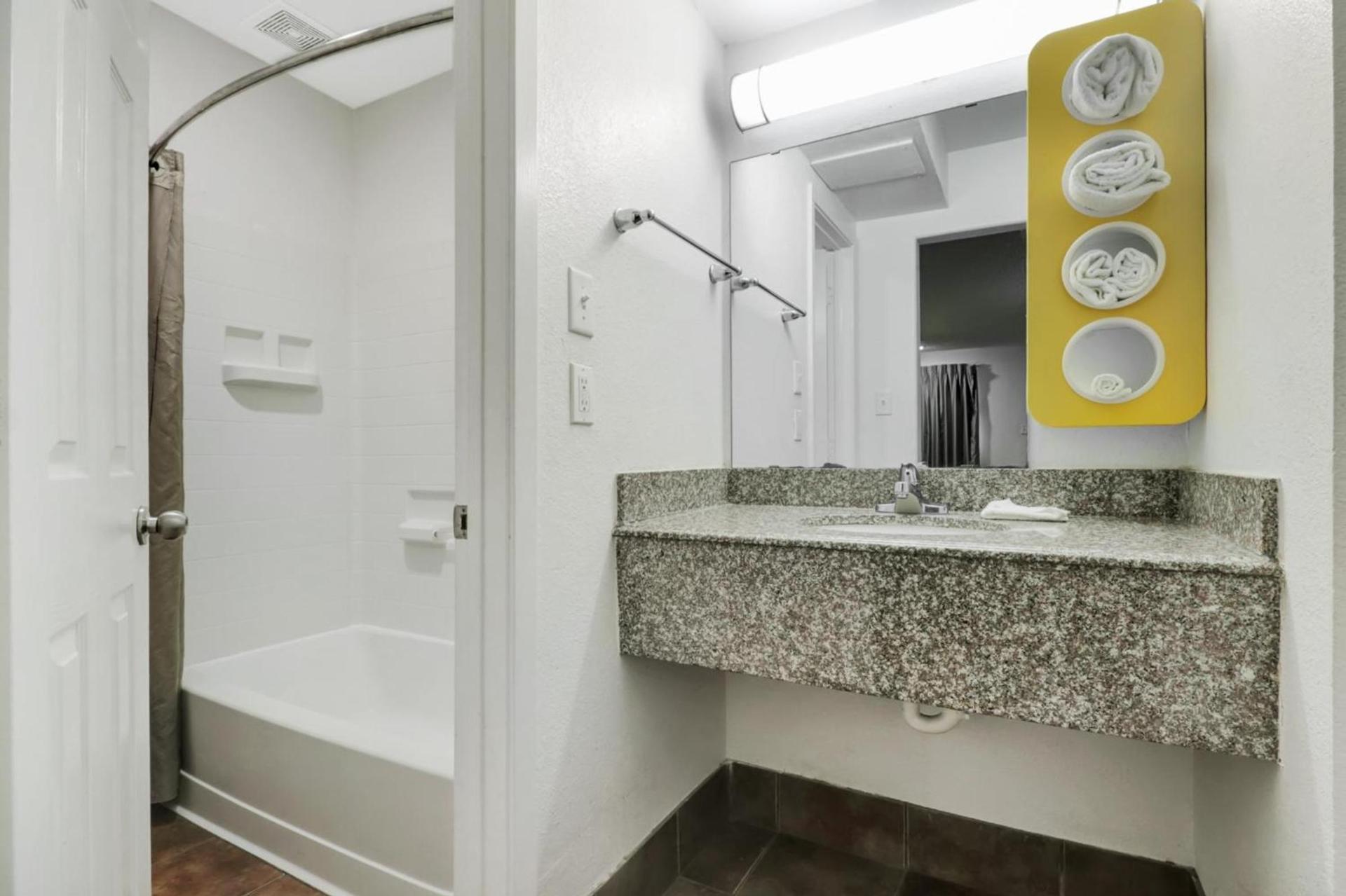 Motel 6-Bryan, TX - University Area photo 57