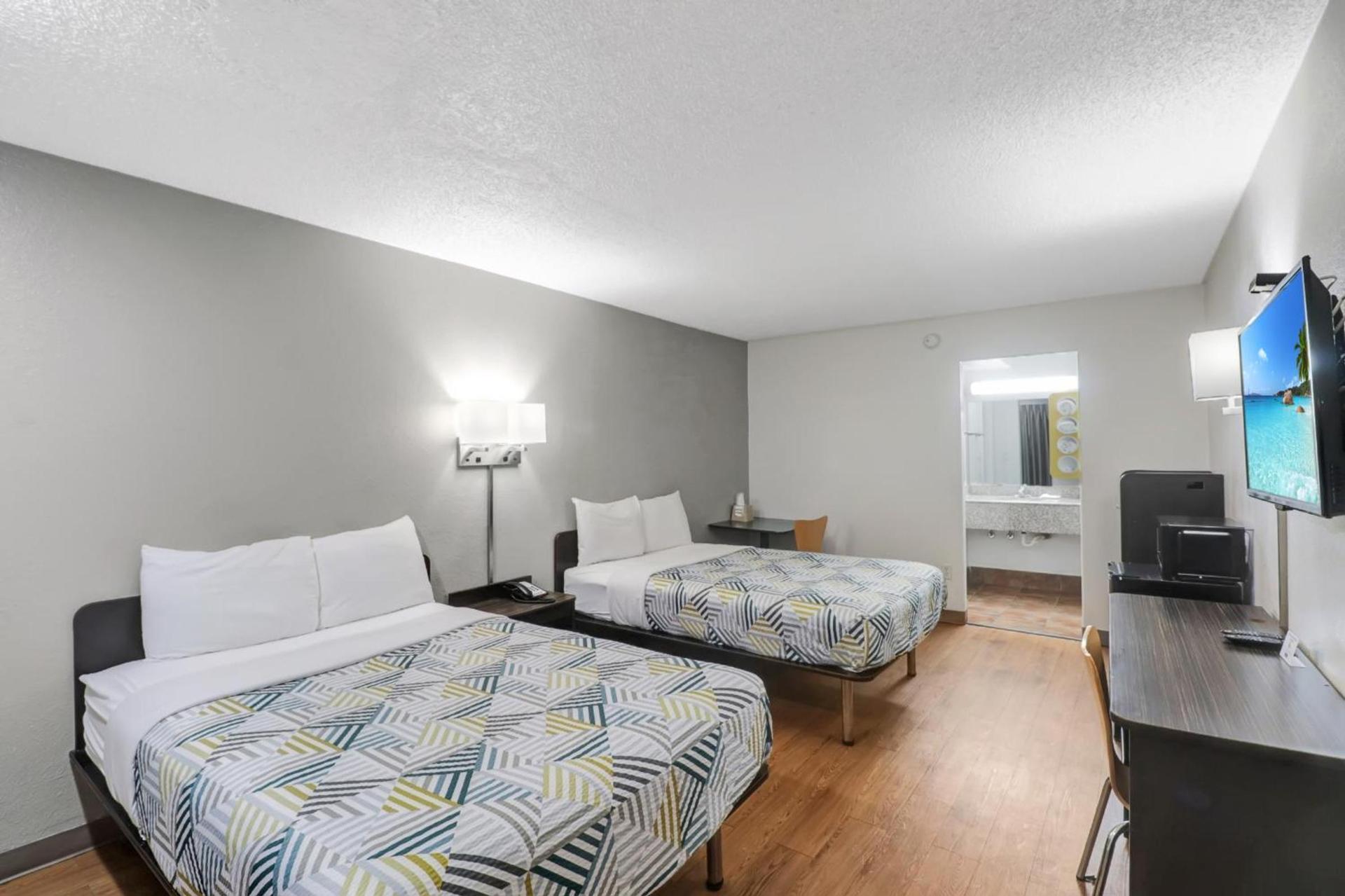 Motel 6-Bryan, TX - University Area photo 2