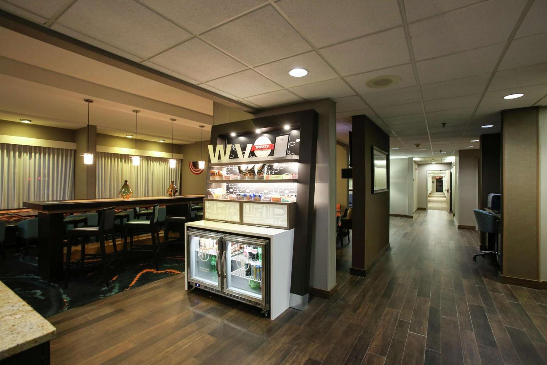 Hampton Inn Beckley photo 4