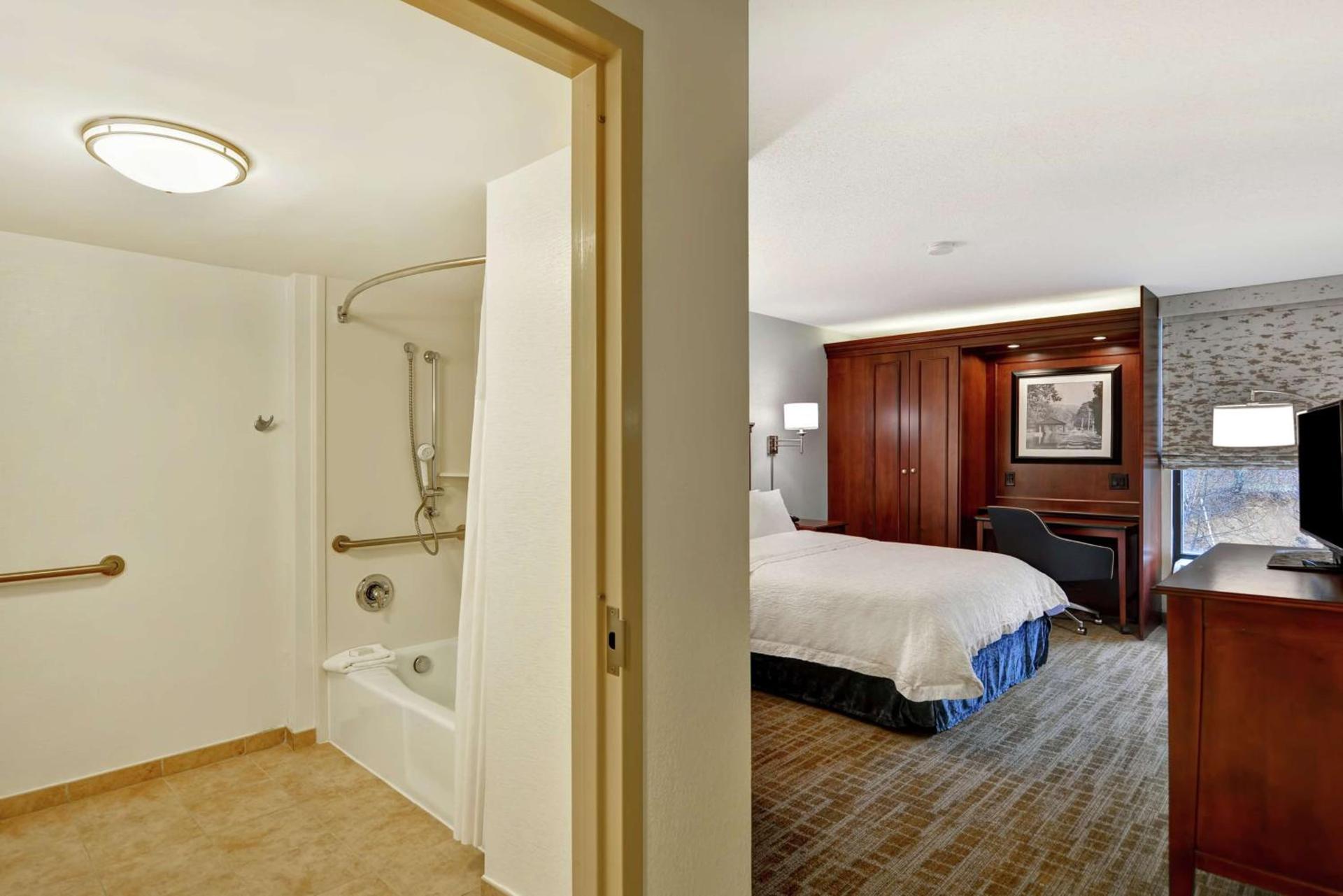Hampton Inn Beckley photo 16