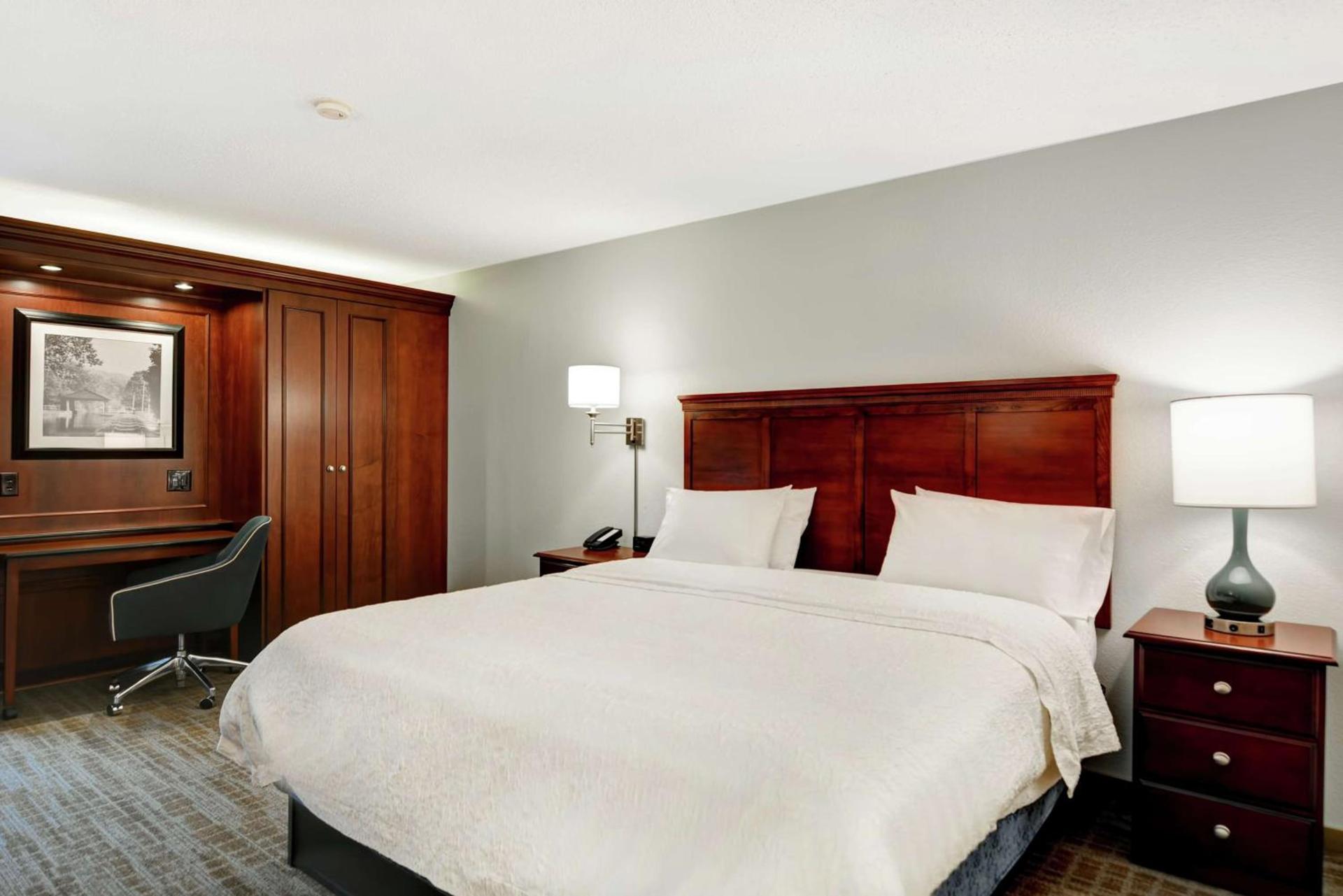Hampton Inn Beckley photo 17