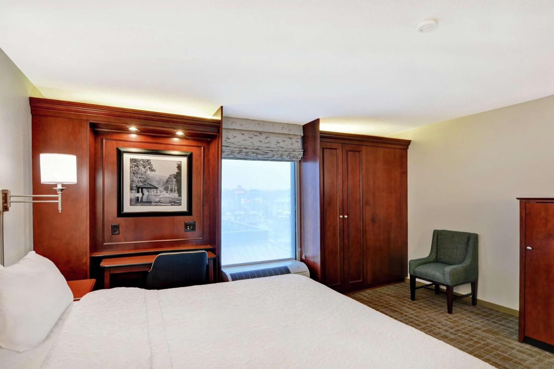 Hampton Inn Beckley photo 21