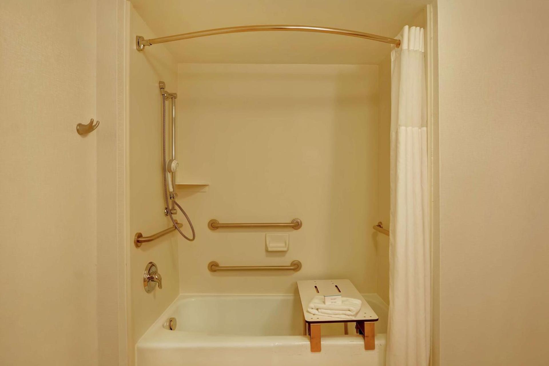 Hampton Inn Beckley photo 23