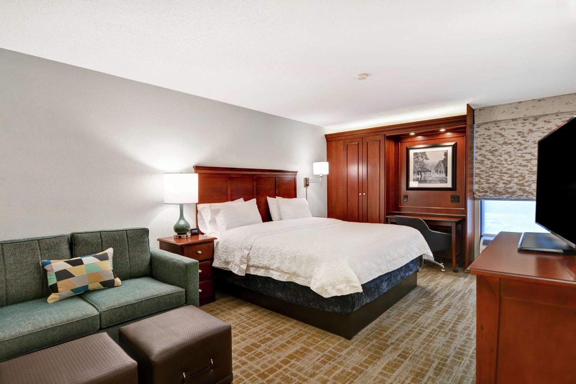 Hampton Inn Beckley photo 28