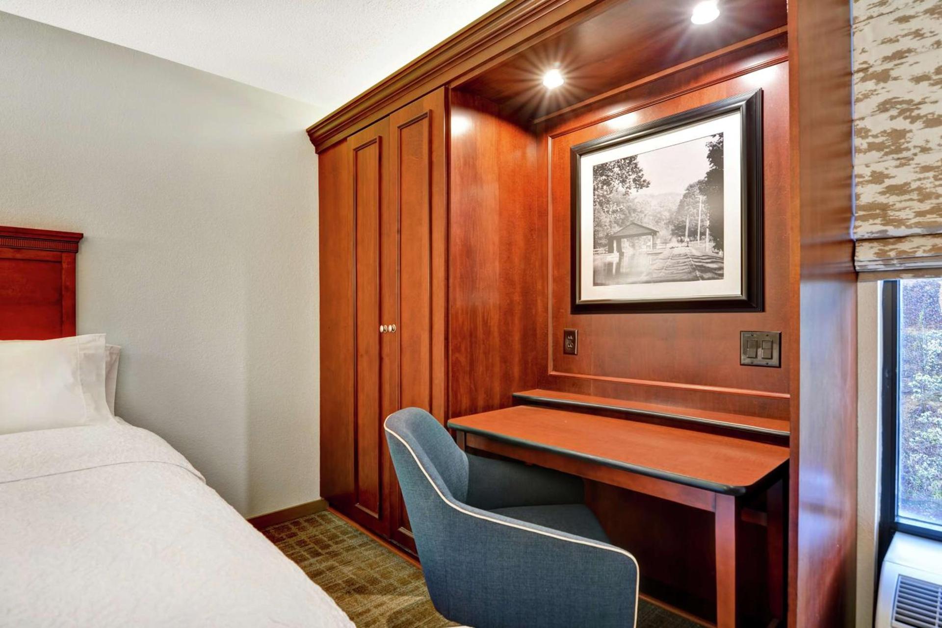 Hampton Inn Beckley photo 26