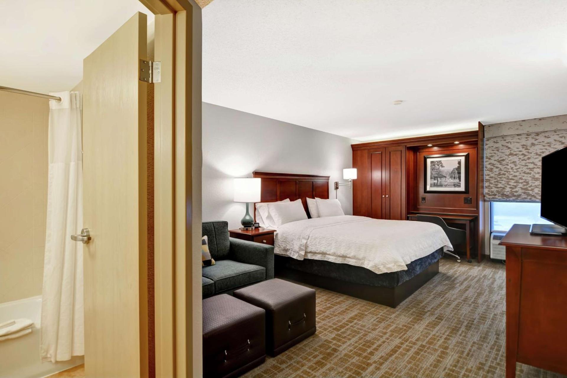 Hampton Inn Beckley photo 33