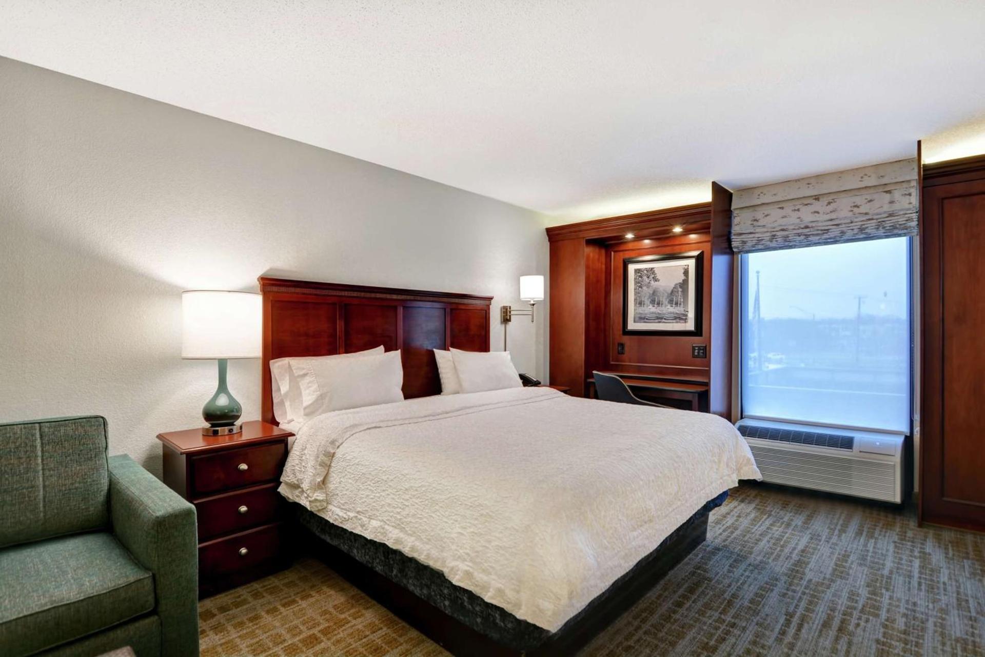 Hampton Inn Beckley photo 37