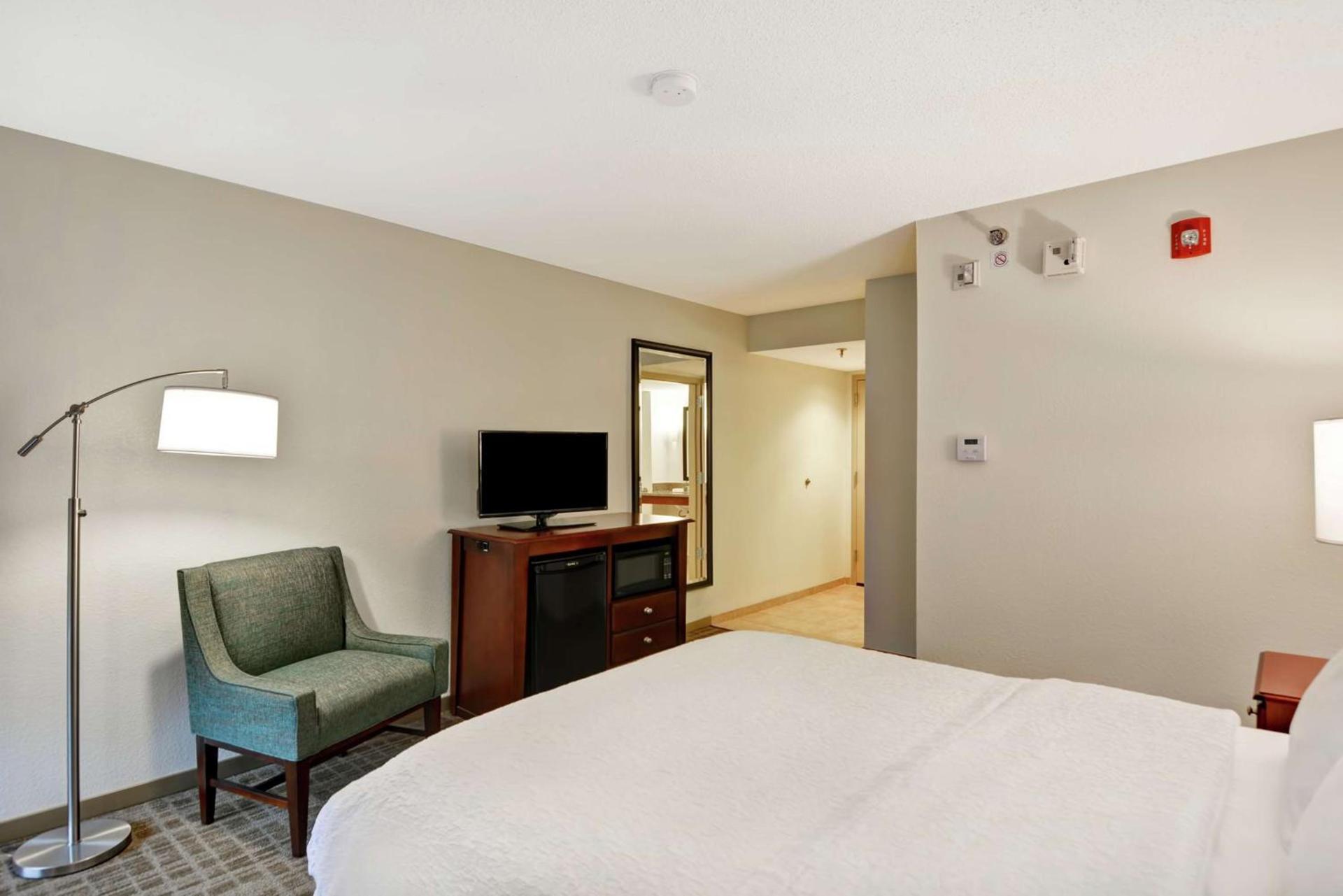 Hampton Inn Beckley photo 40