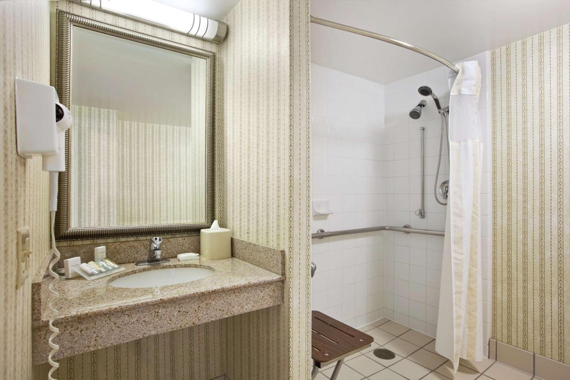 Hilton Garden Inn Oakbrook Terrace photo 4