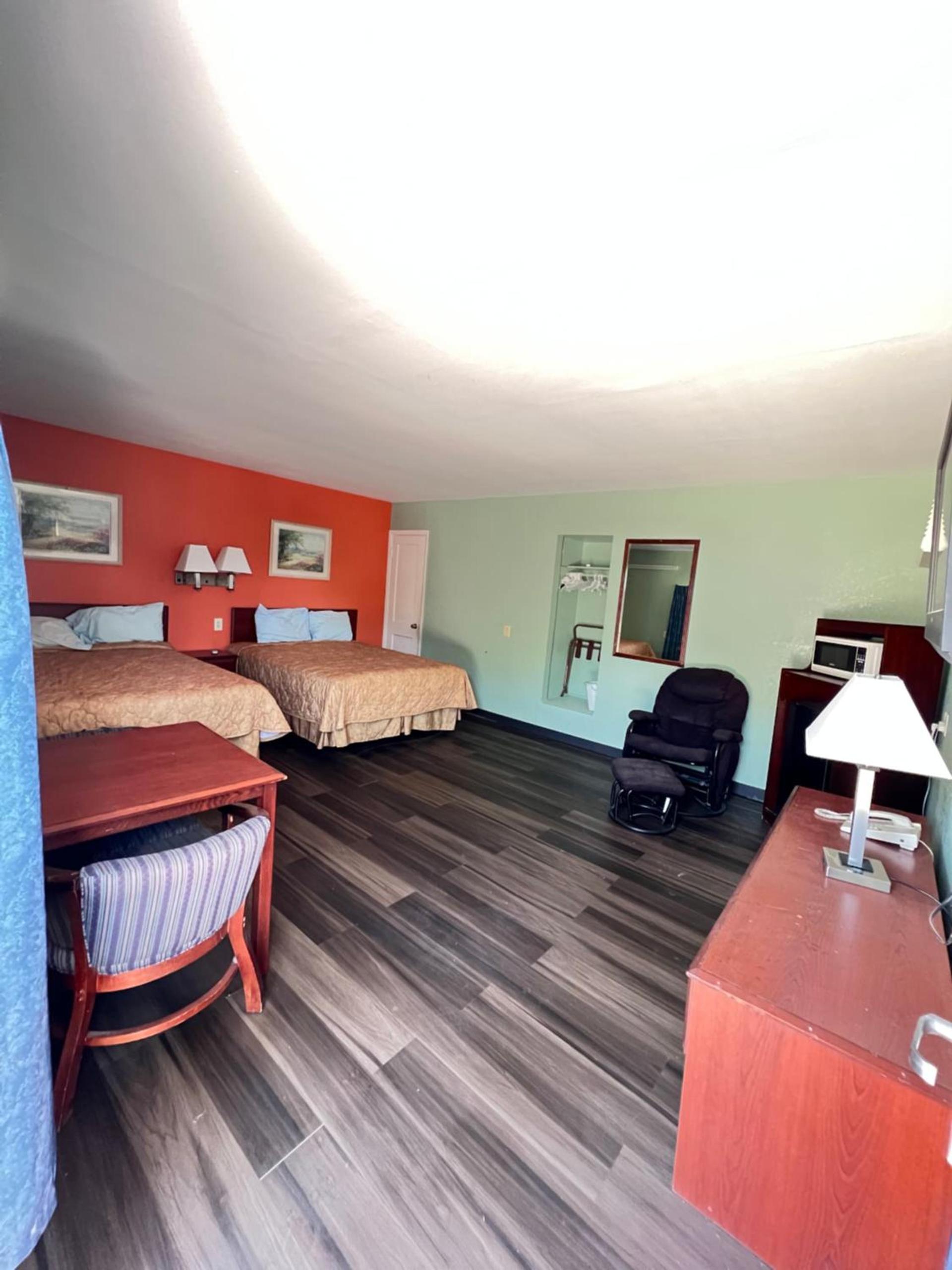 Town & Country Motel photo 8