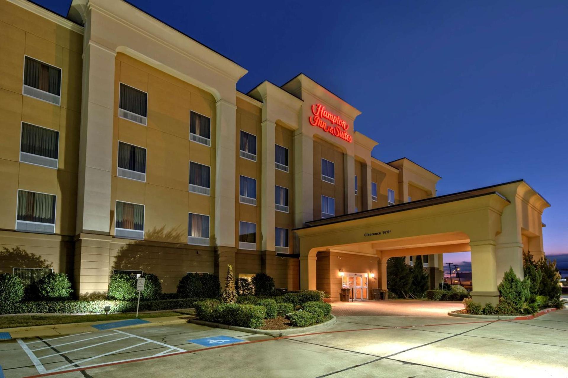 Hampton Inn & Suites Corsicana photo 2