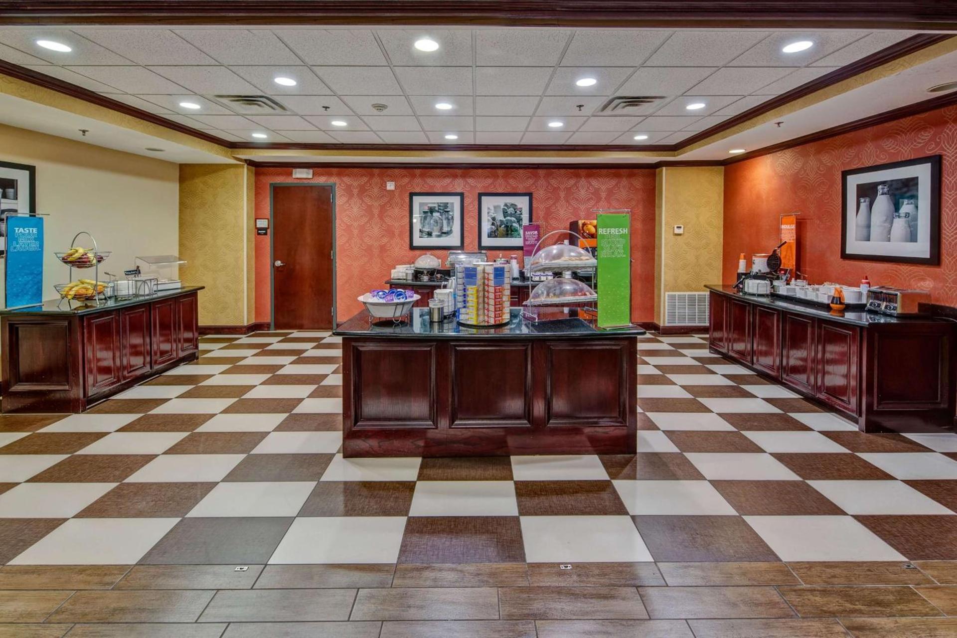 Hampton Inn & Suites Corsicana photo 8