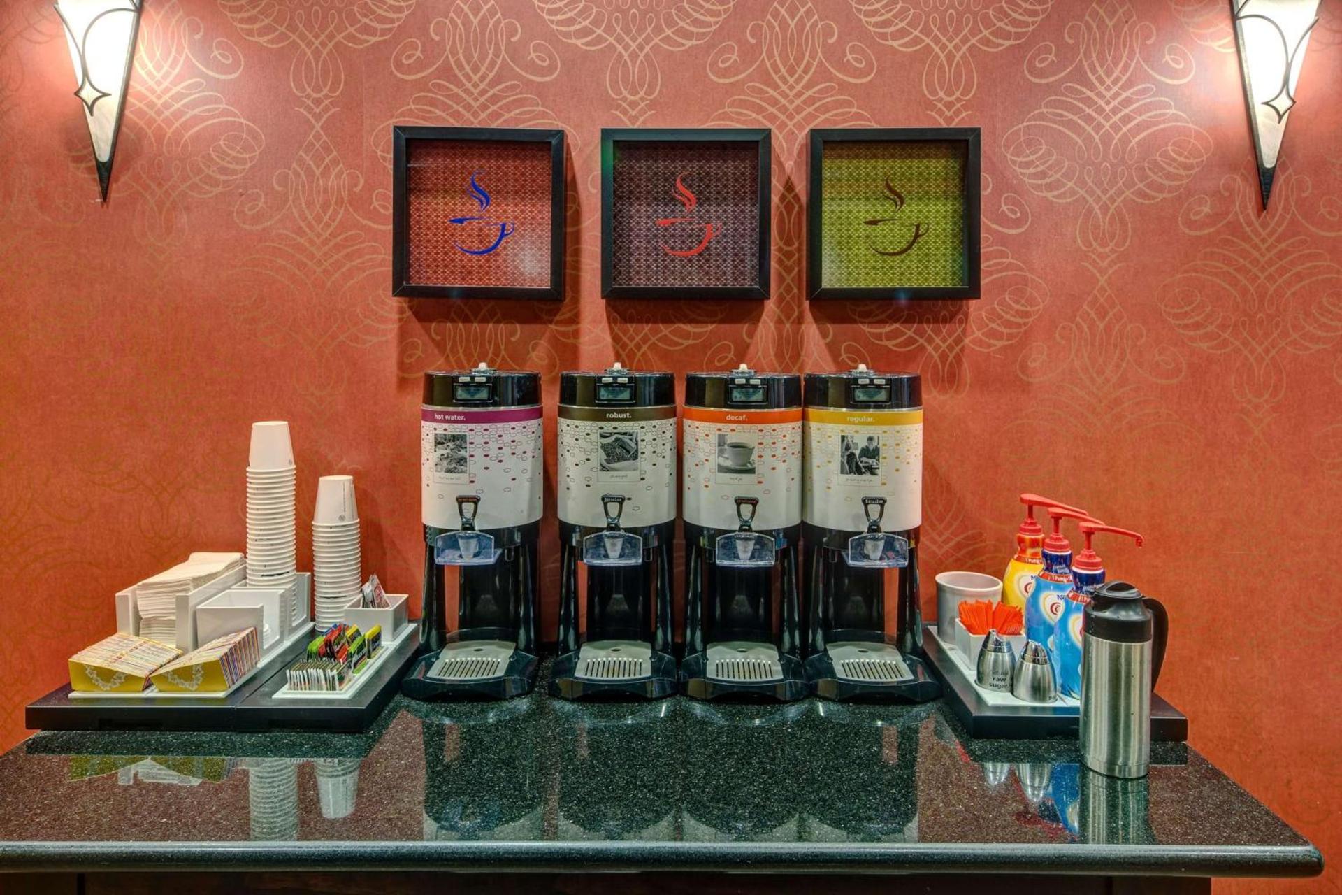 Hampton Inn & Suites Corsicana photo 9