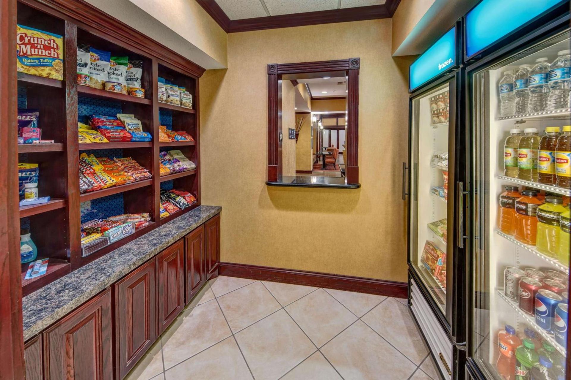 Hampton Inn & Suites Corsicana photo 11