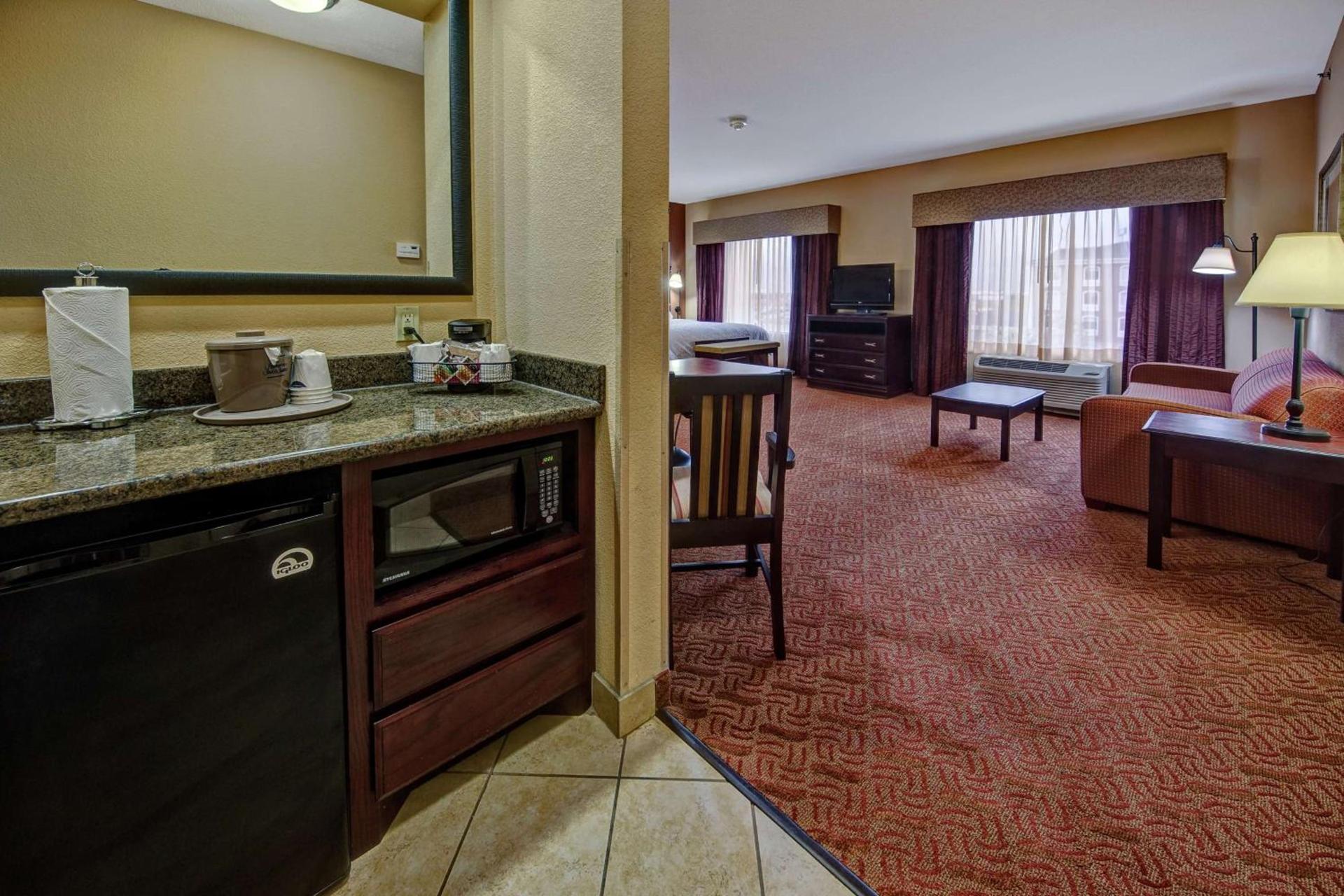 Hampton Inn & Suites Corsicana photo 13