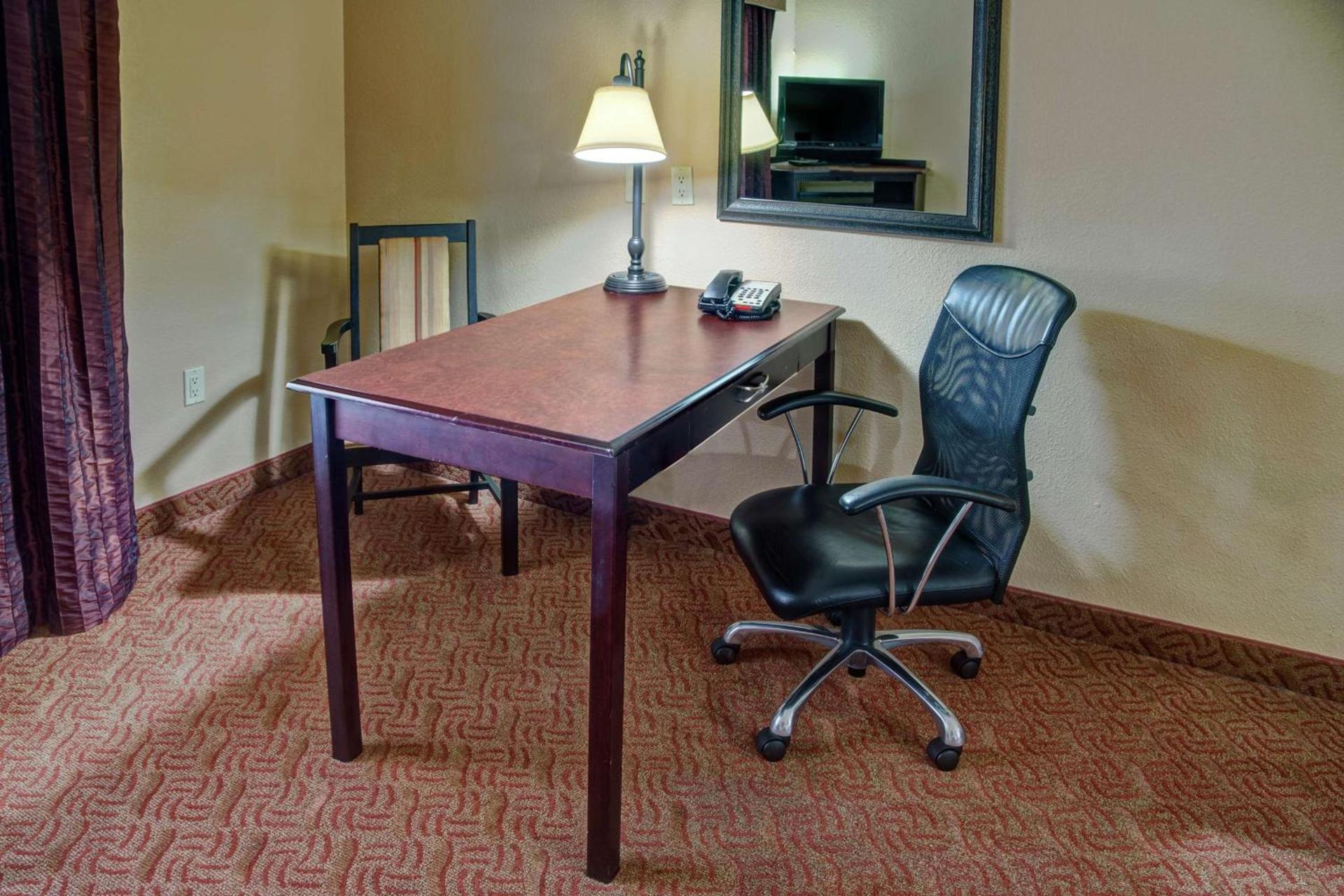 Hampton Inn & Suites Corsicana photo 20