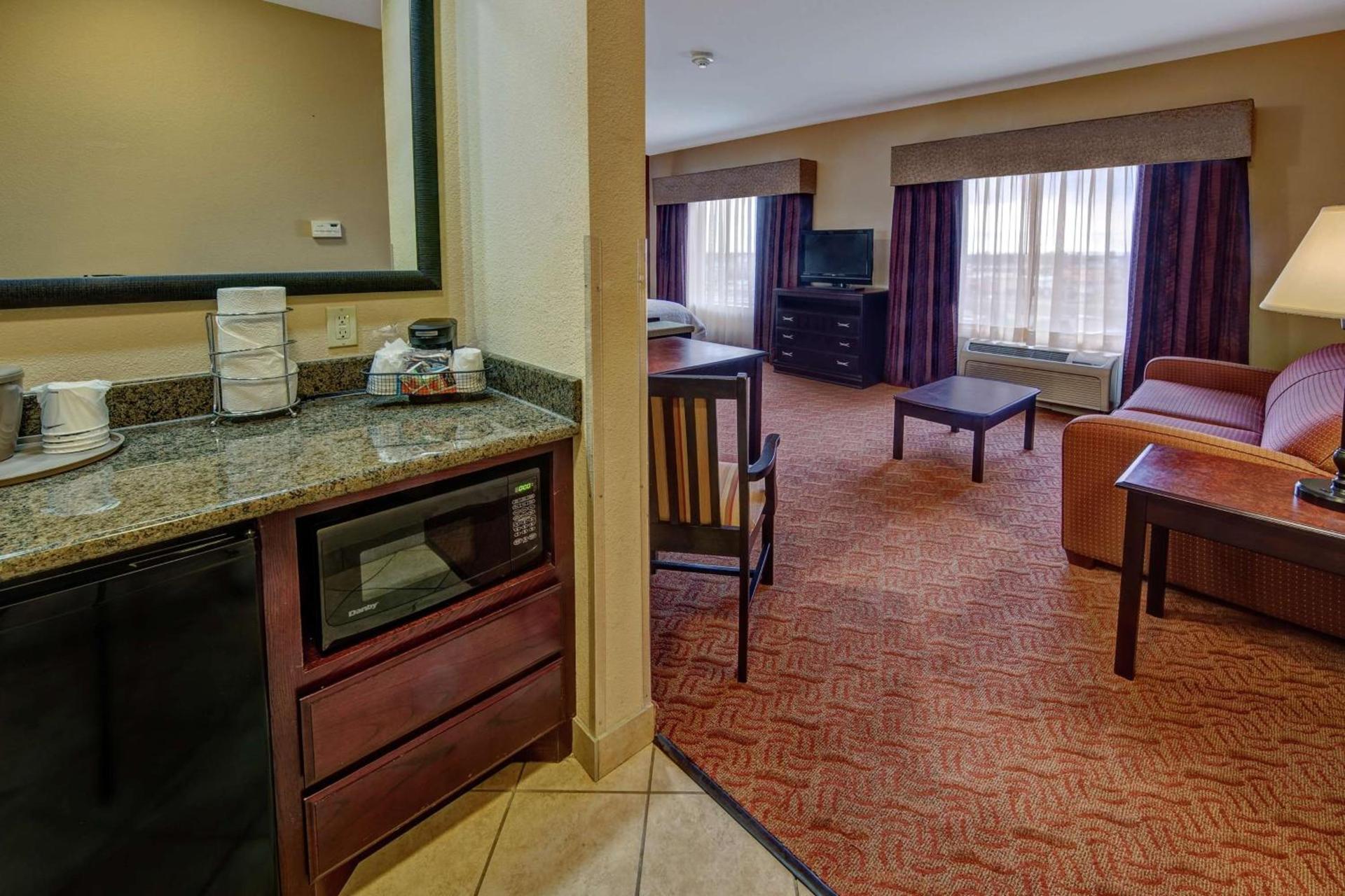 Hampton Inn & Suites Corsicana photo 25