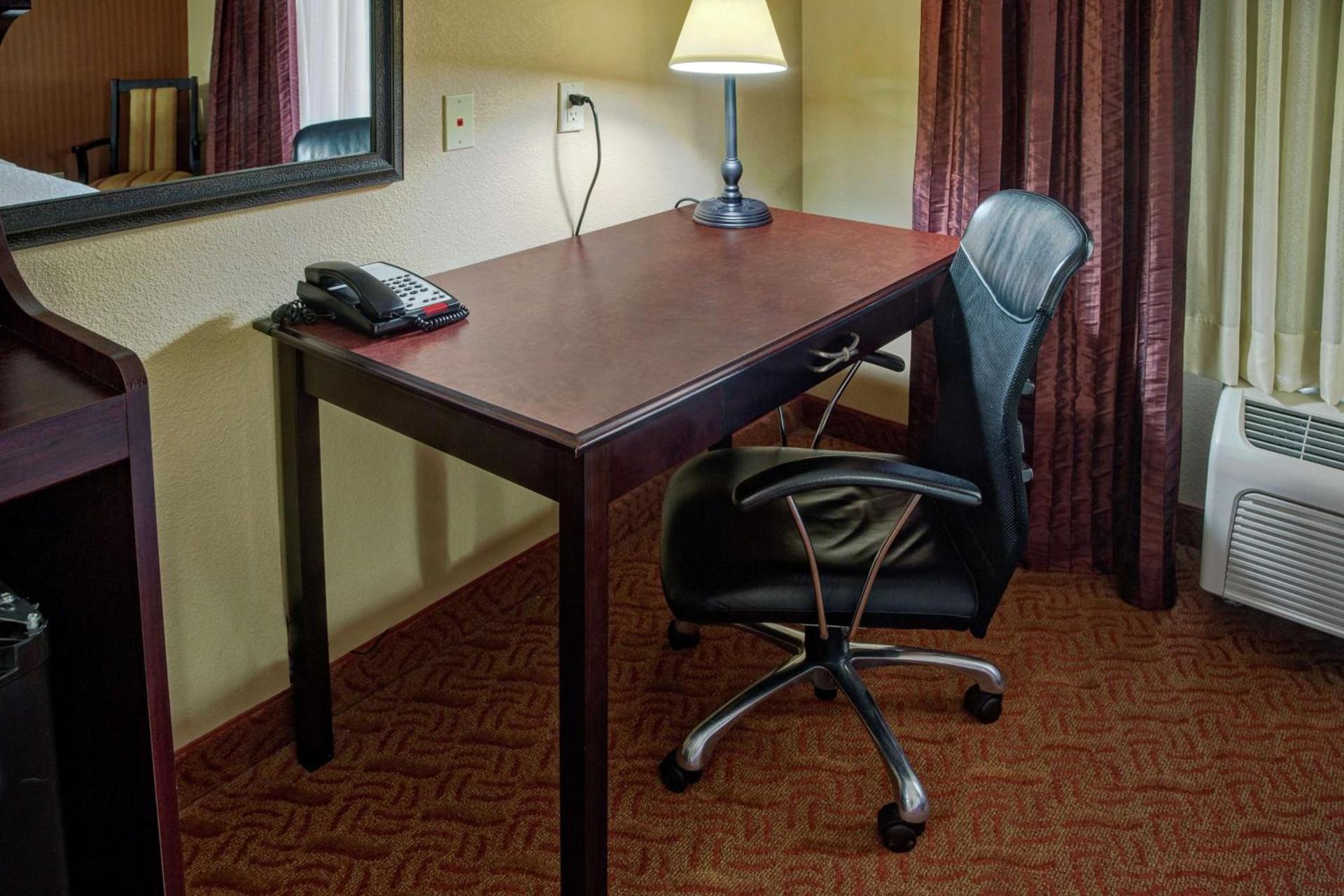 Hampton Inn & Suites Corsicana photo 26