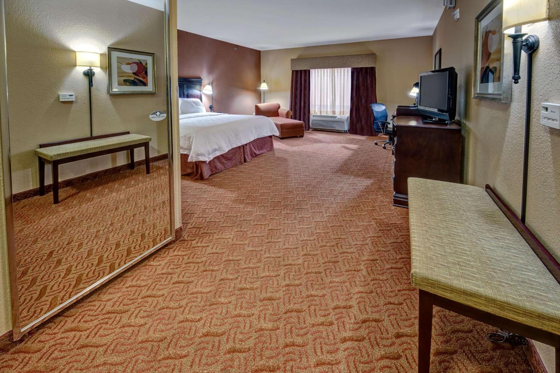 Hampton Inn & Suites Corsicana photo 36