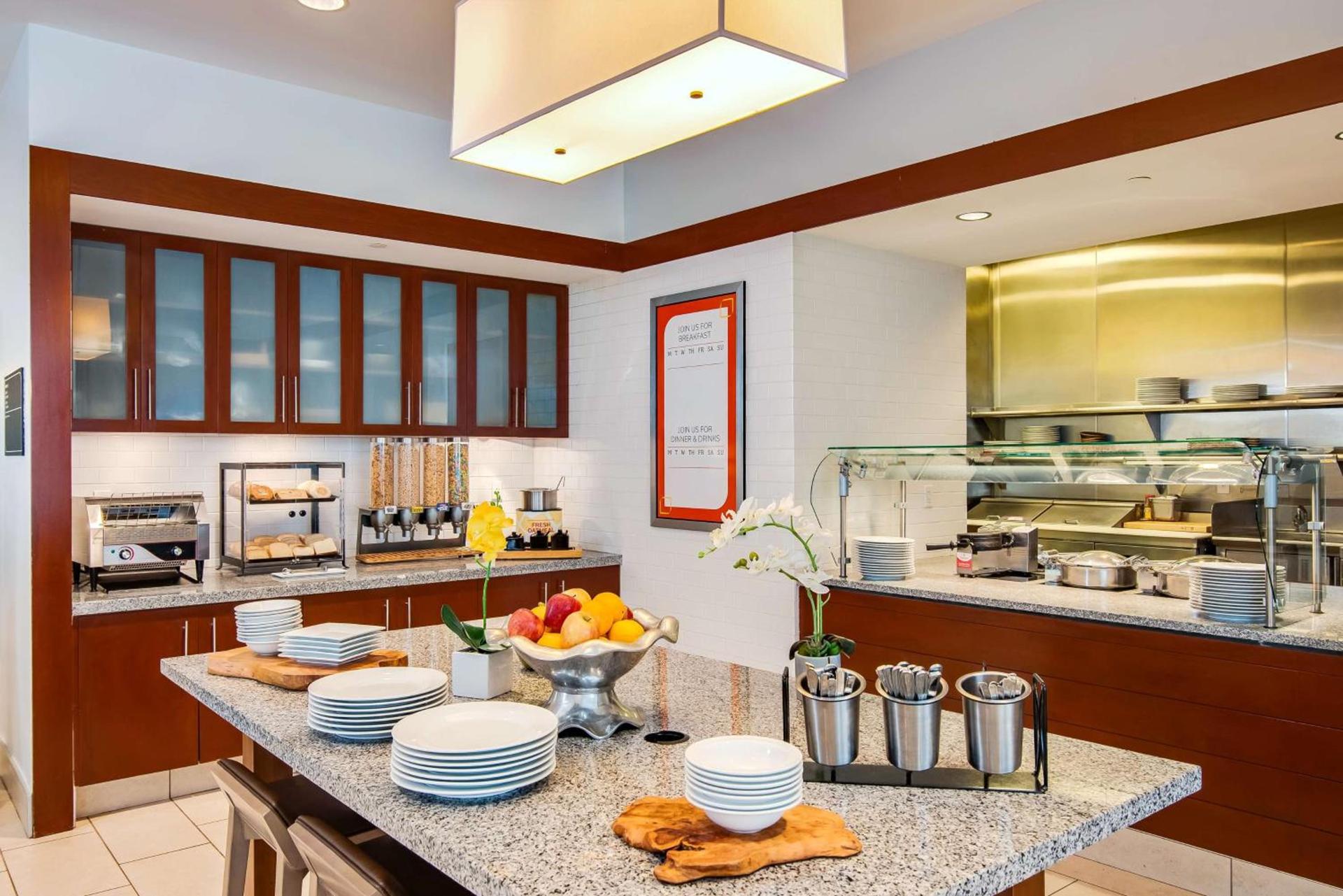 Hilton Garden Inn Alexandria Old Town National Harbor photo 7
