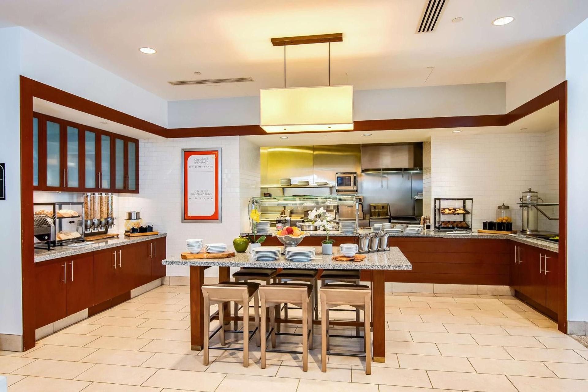 Hilton Garden Inn Alexandria Old Town National Harbor photo 8