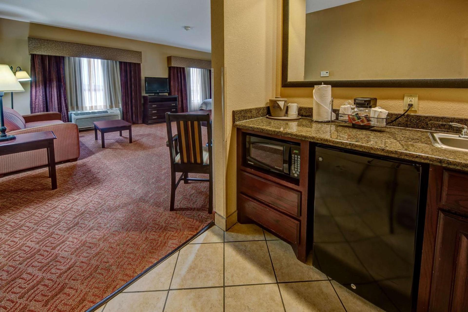 Hampton Inn & Suites Corsicana photo 37