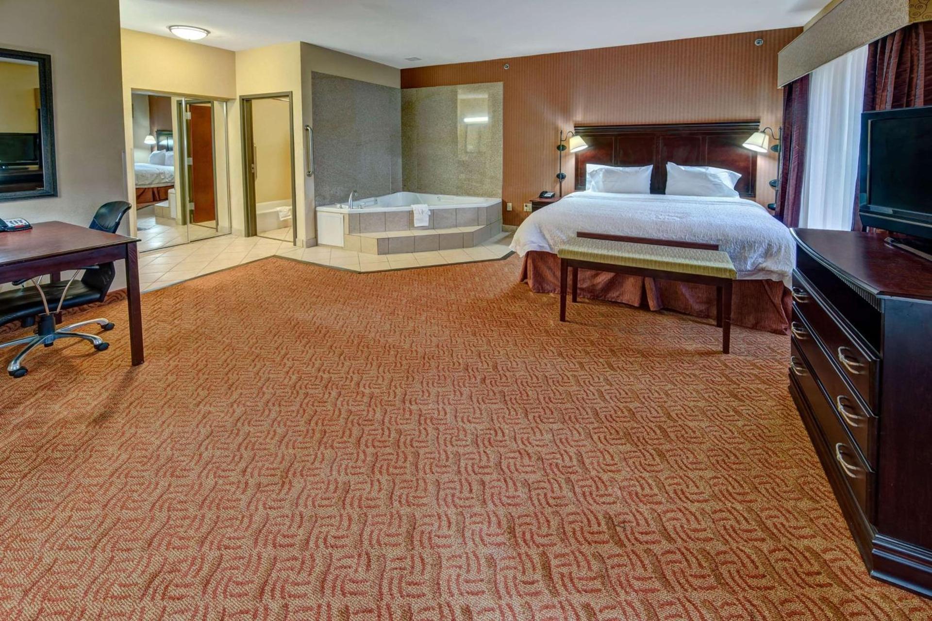 Hampton Inn & Suites Corsicana photo 39