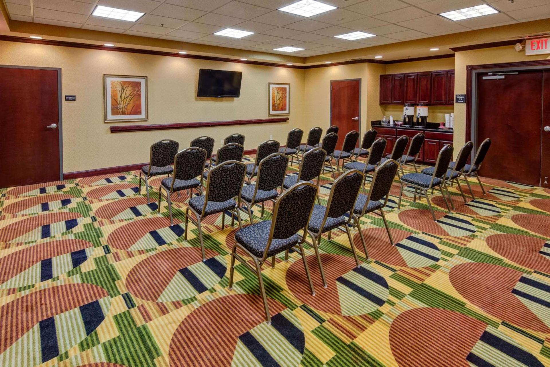 Hampton Inn & Suites Corsicana photo 42