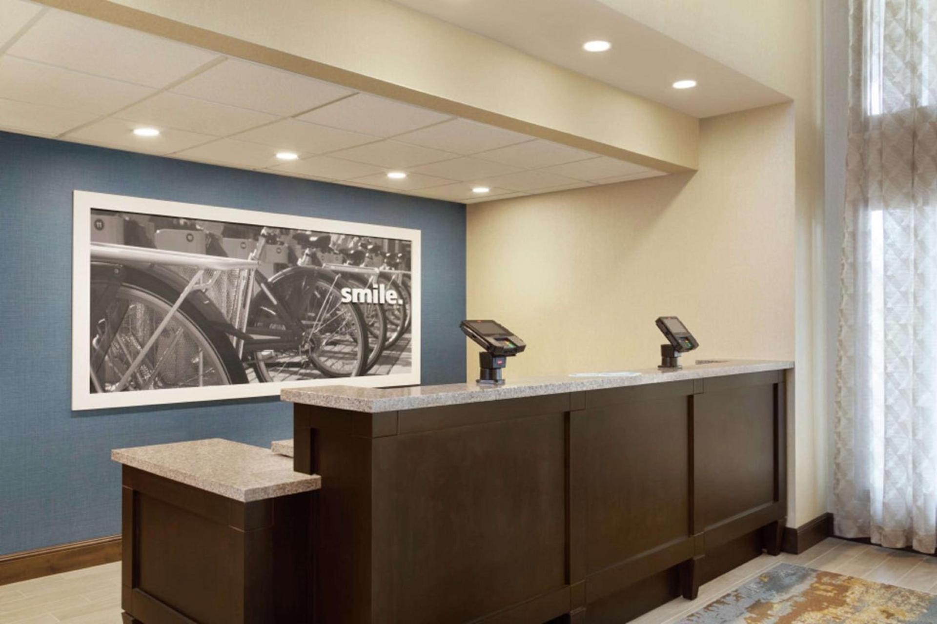 Hampton Inn and Suites Springdale photo 3