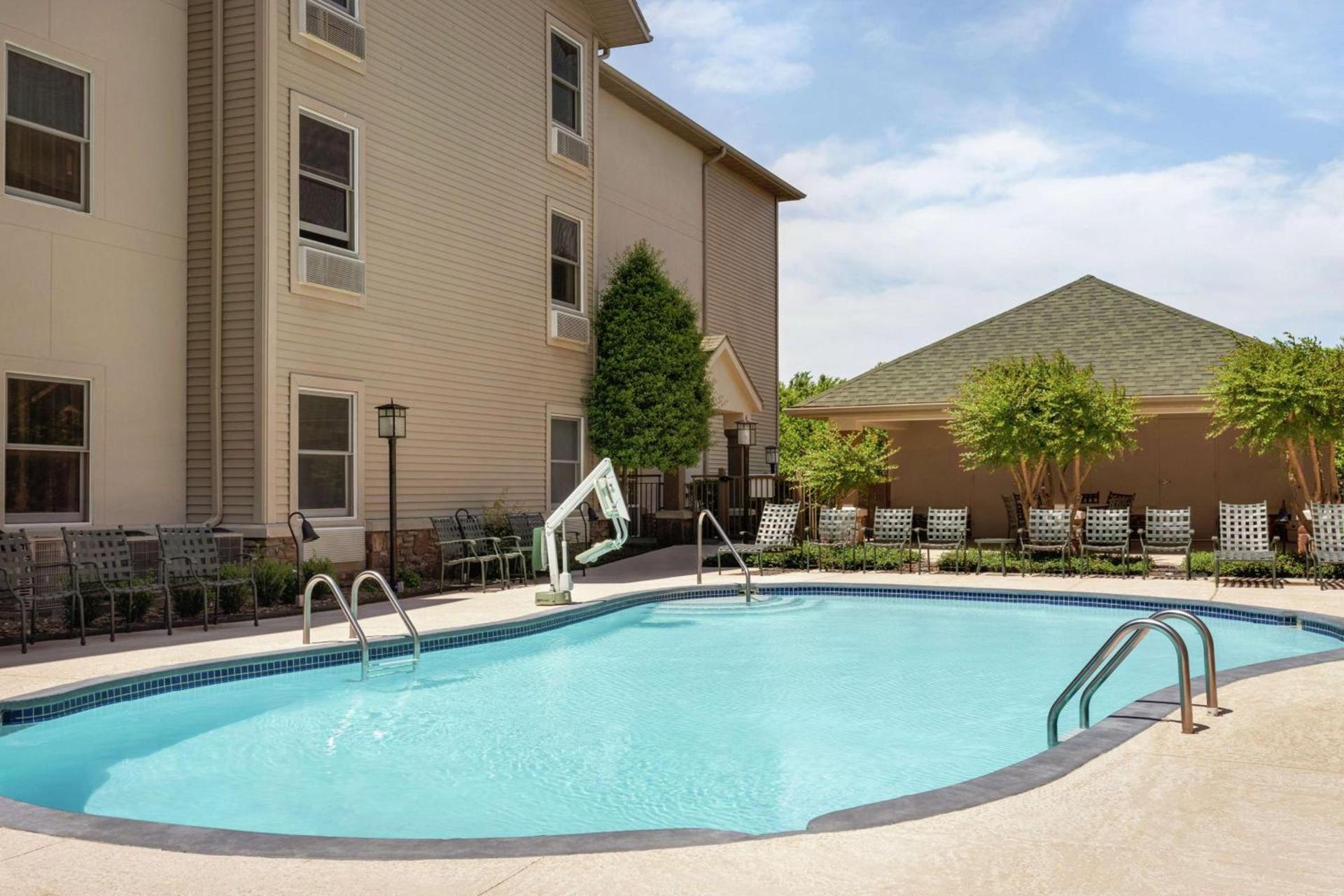 Hampton Inn and Suites Springdale photo 7