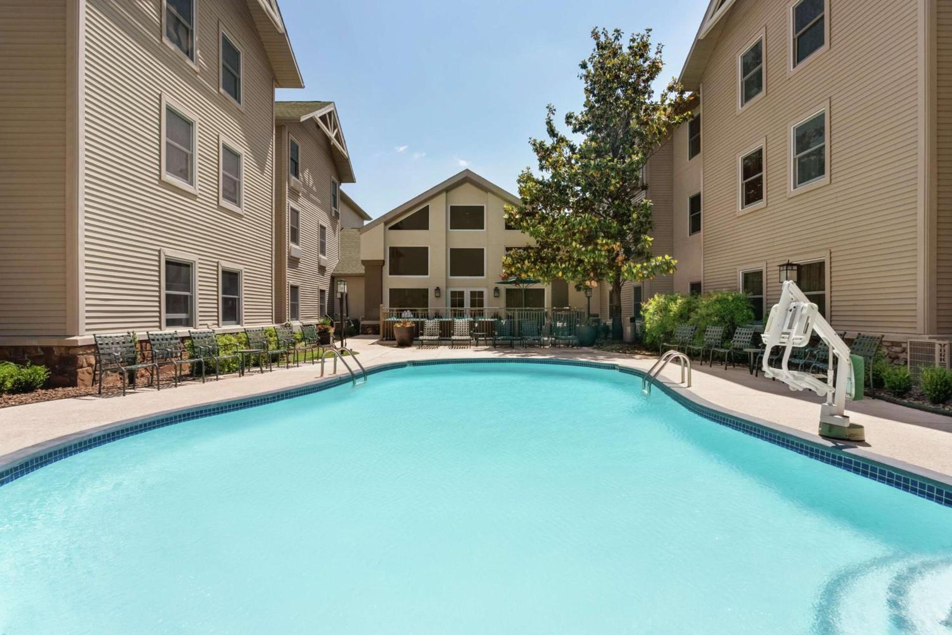 Hampton Inn and Suites Springdale photo 8