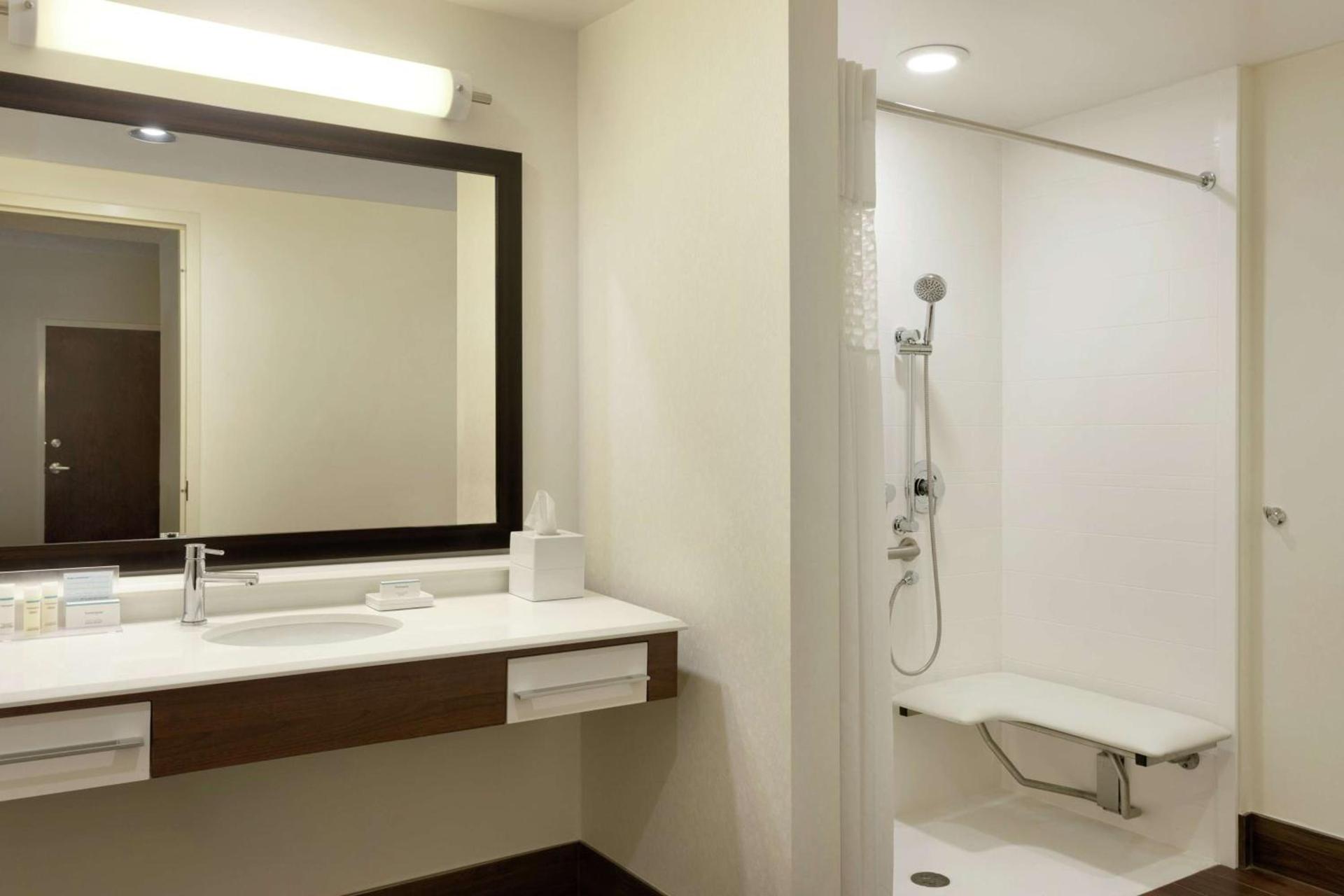 Hampton Inn and Suites Springdale photo 12