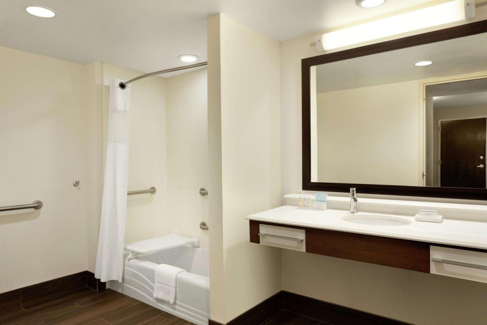 Hampton Inn and Suites Springdale photo 15