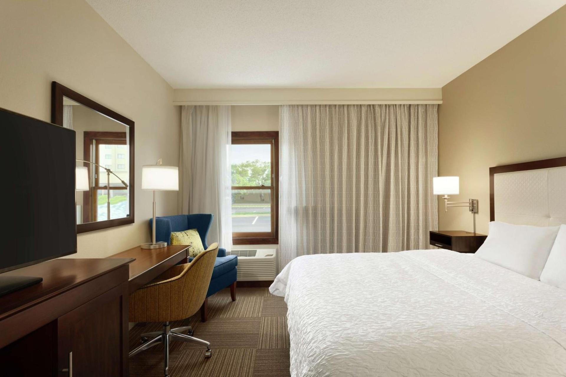 Hampton Inn and Suites Springdale photo 16