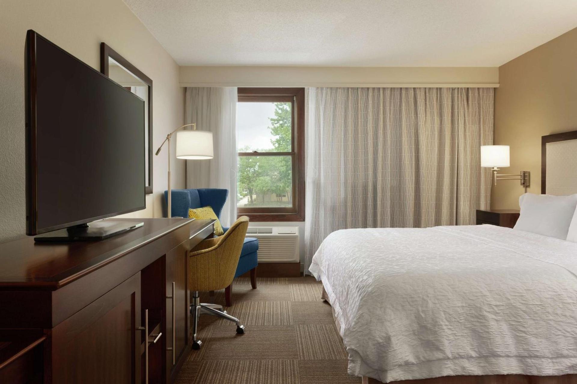 Hampton Inn and Suites Springdale photo 17