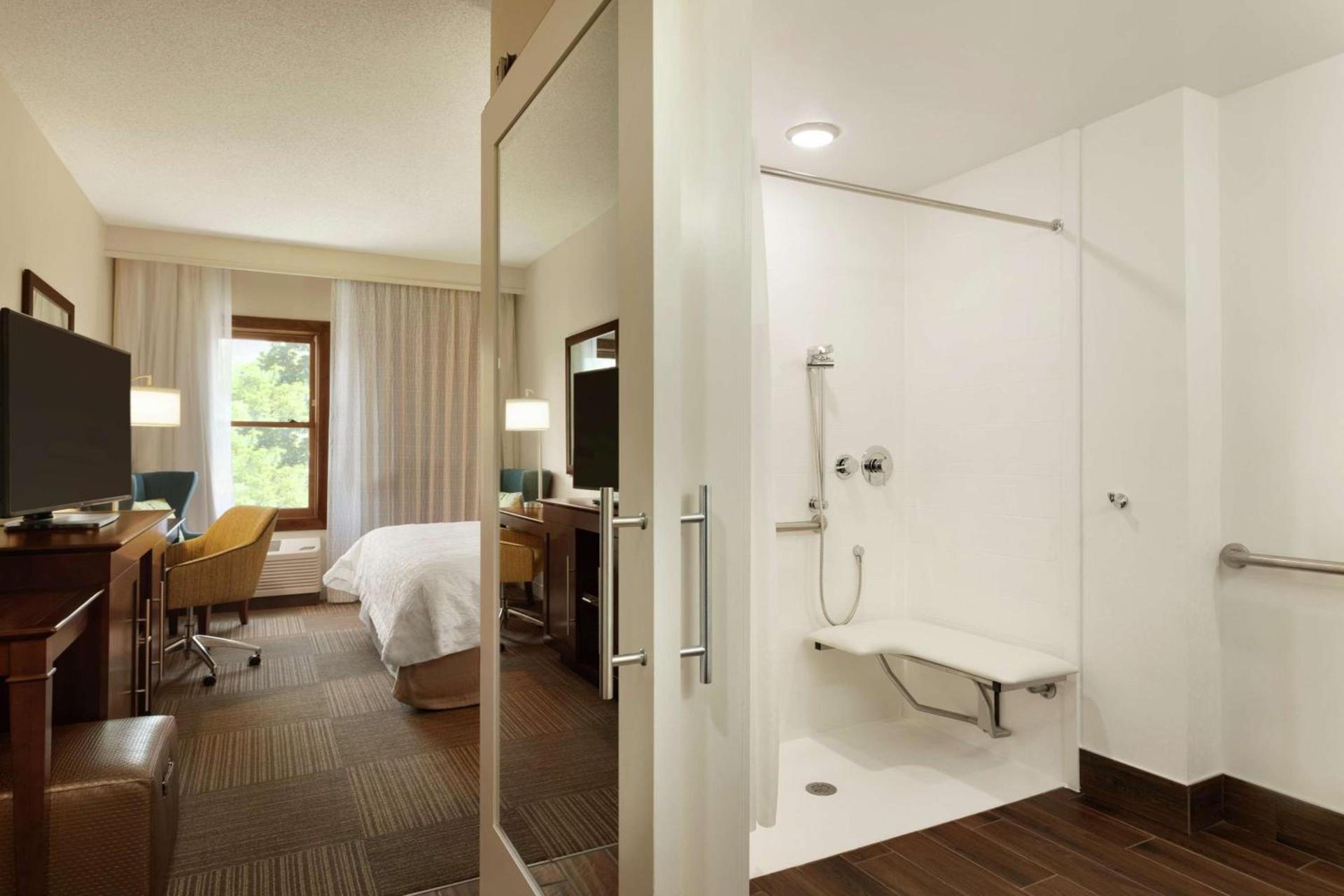 Hampton Inn and Suites Springdale photo 20