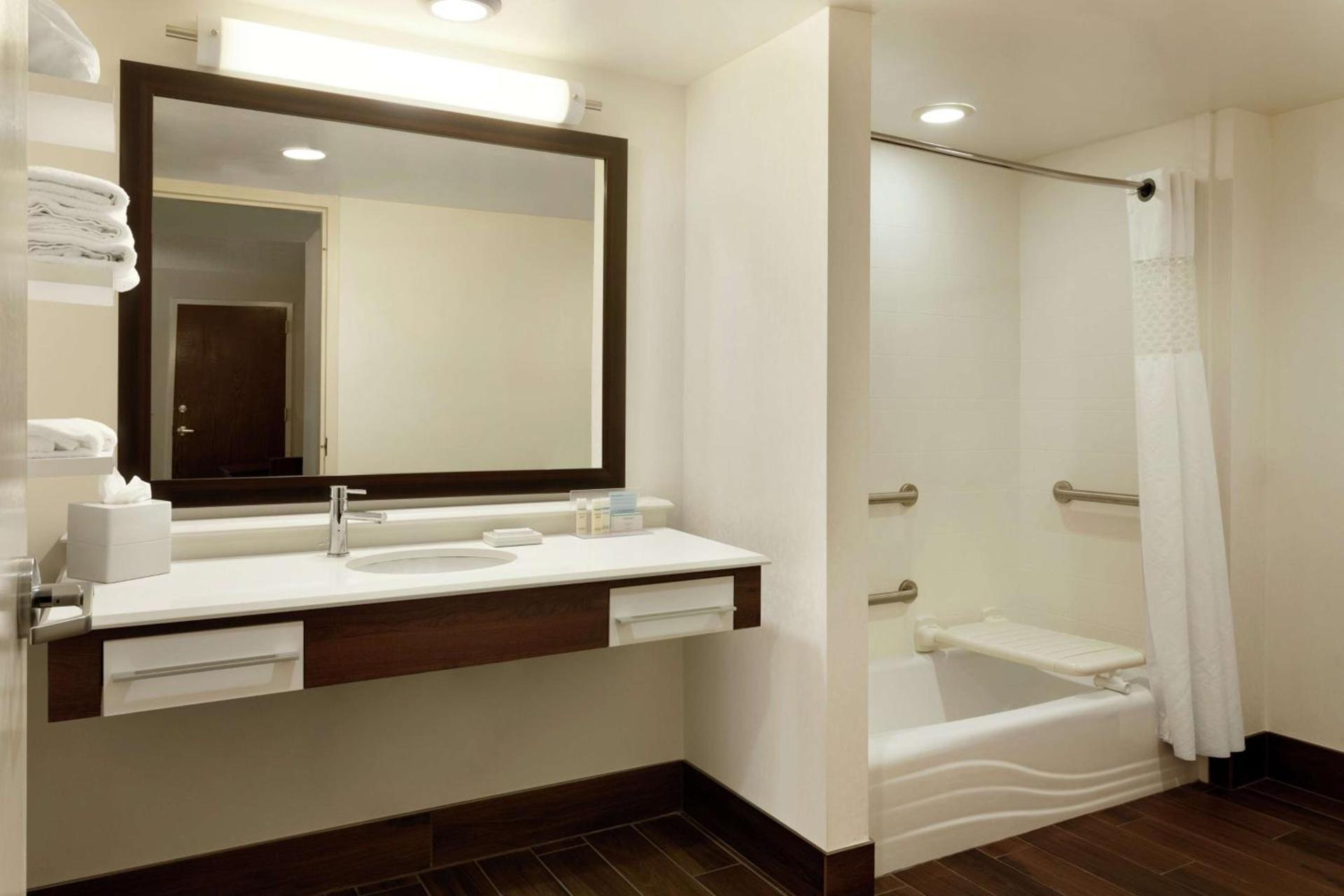 Hampton Inn and Suites Springdale photo 22