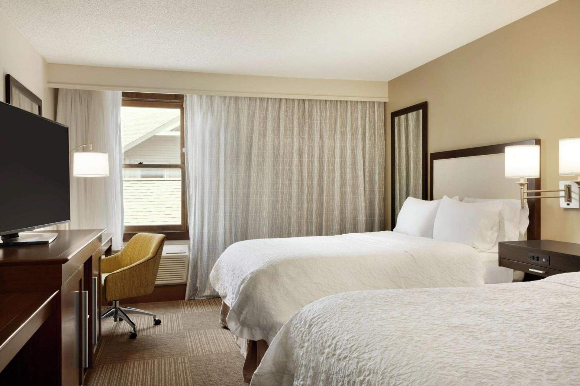 Hampton Inn and Suites Springdale photo 26