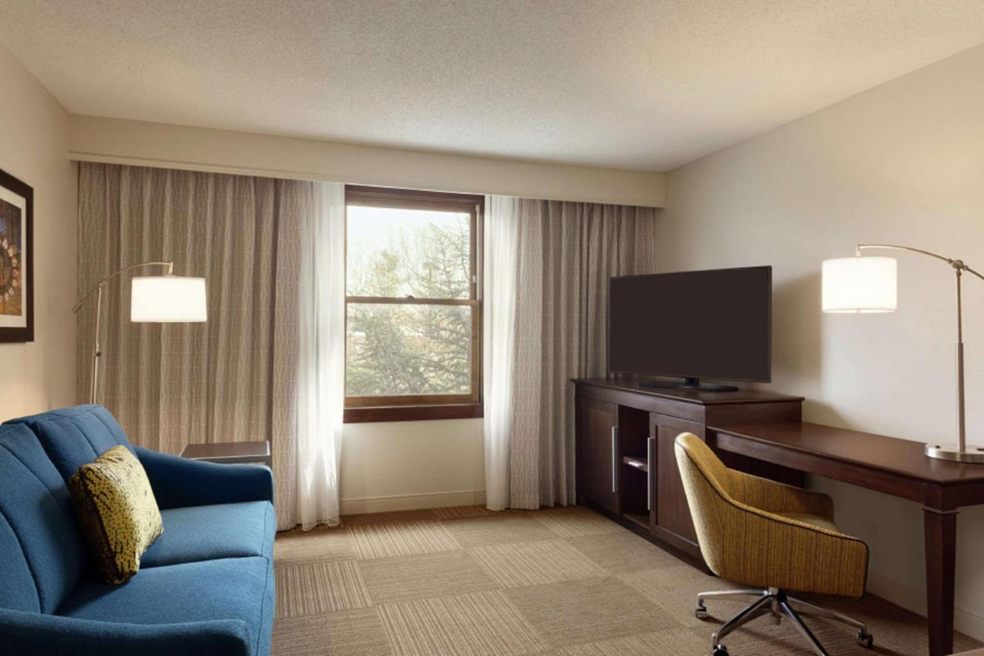 Hampton Inn and Suites Springdale photo 28