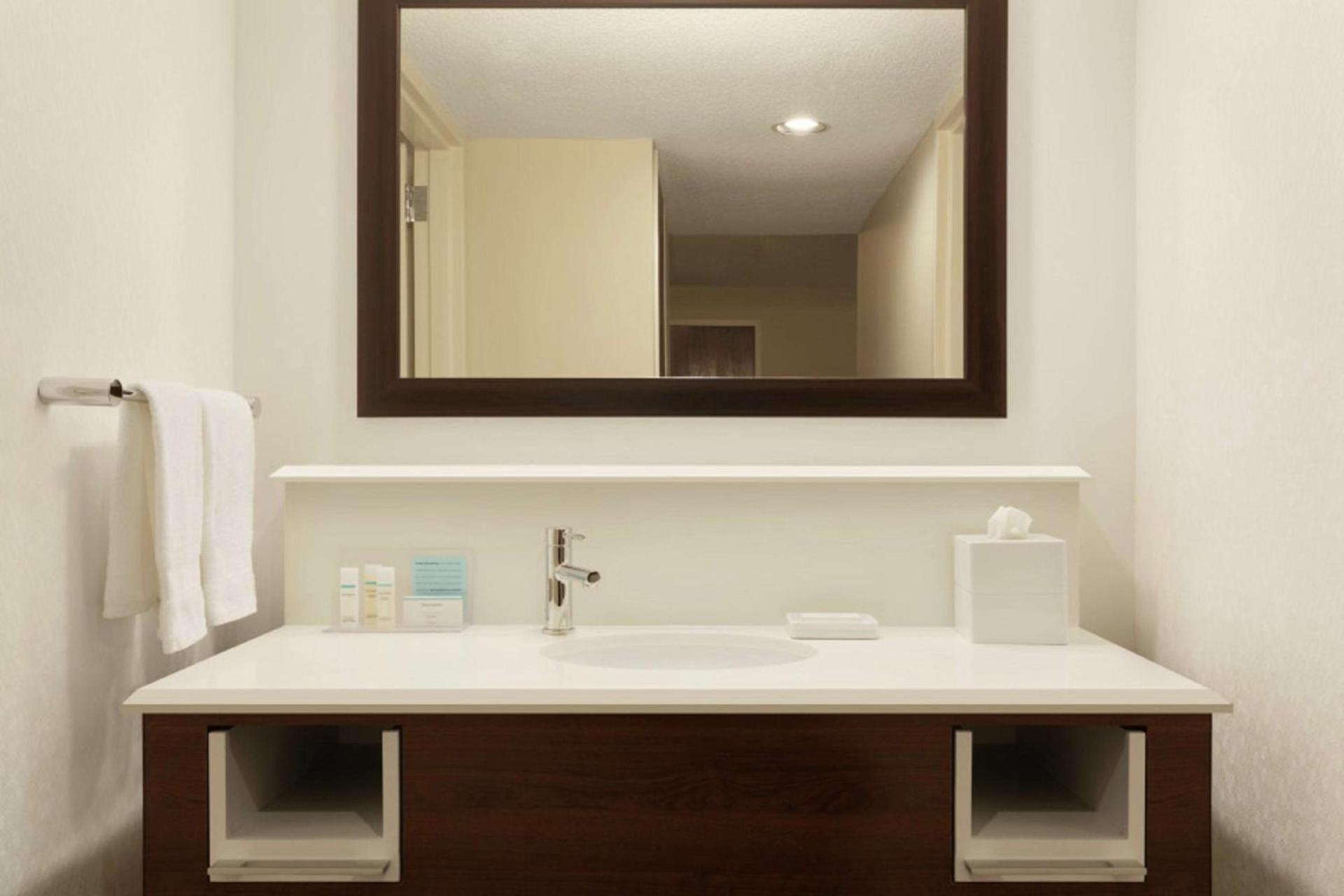 Hampton Inn and Suites Springdale photo 33