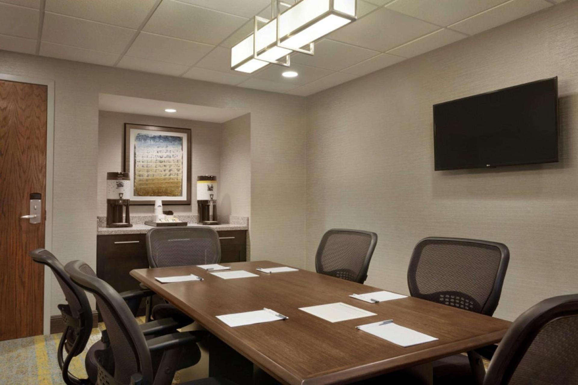 Hampton Inn and Suites Springdale photo 41