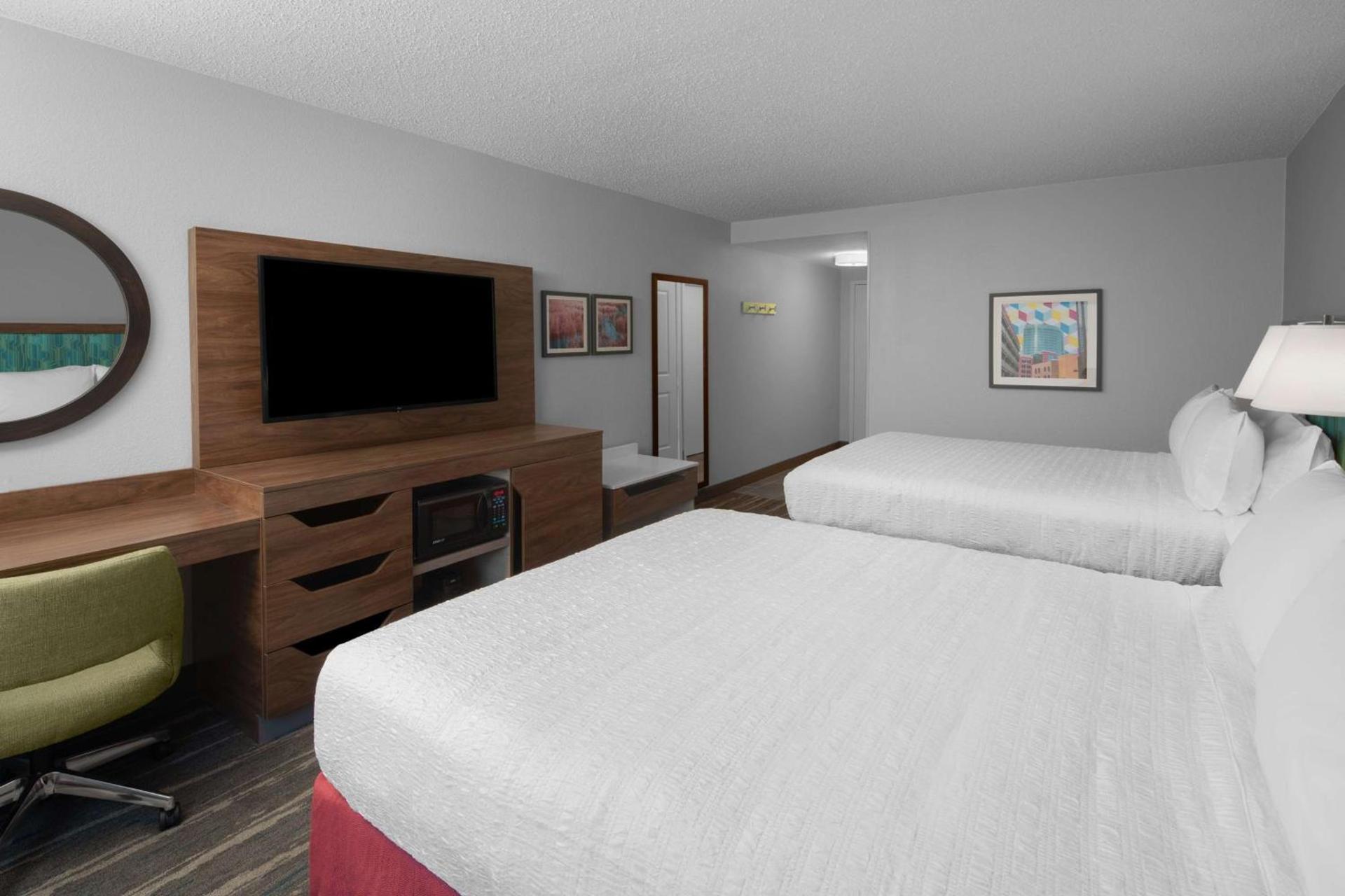 Hampton Inn & Suites Grand Rapids-Airport 28th St photo 10