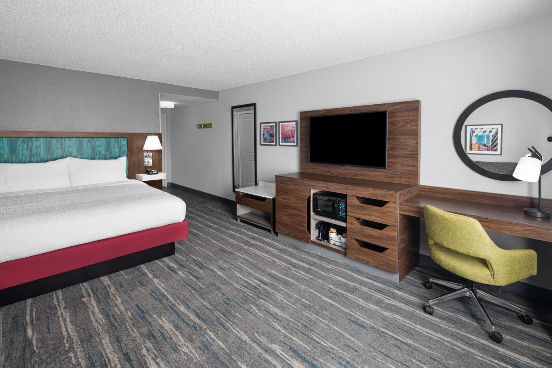 Hampton Inn & Suites Grand Rapids-Airport 28th St photo 13