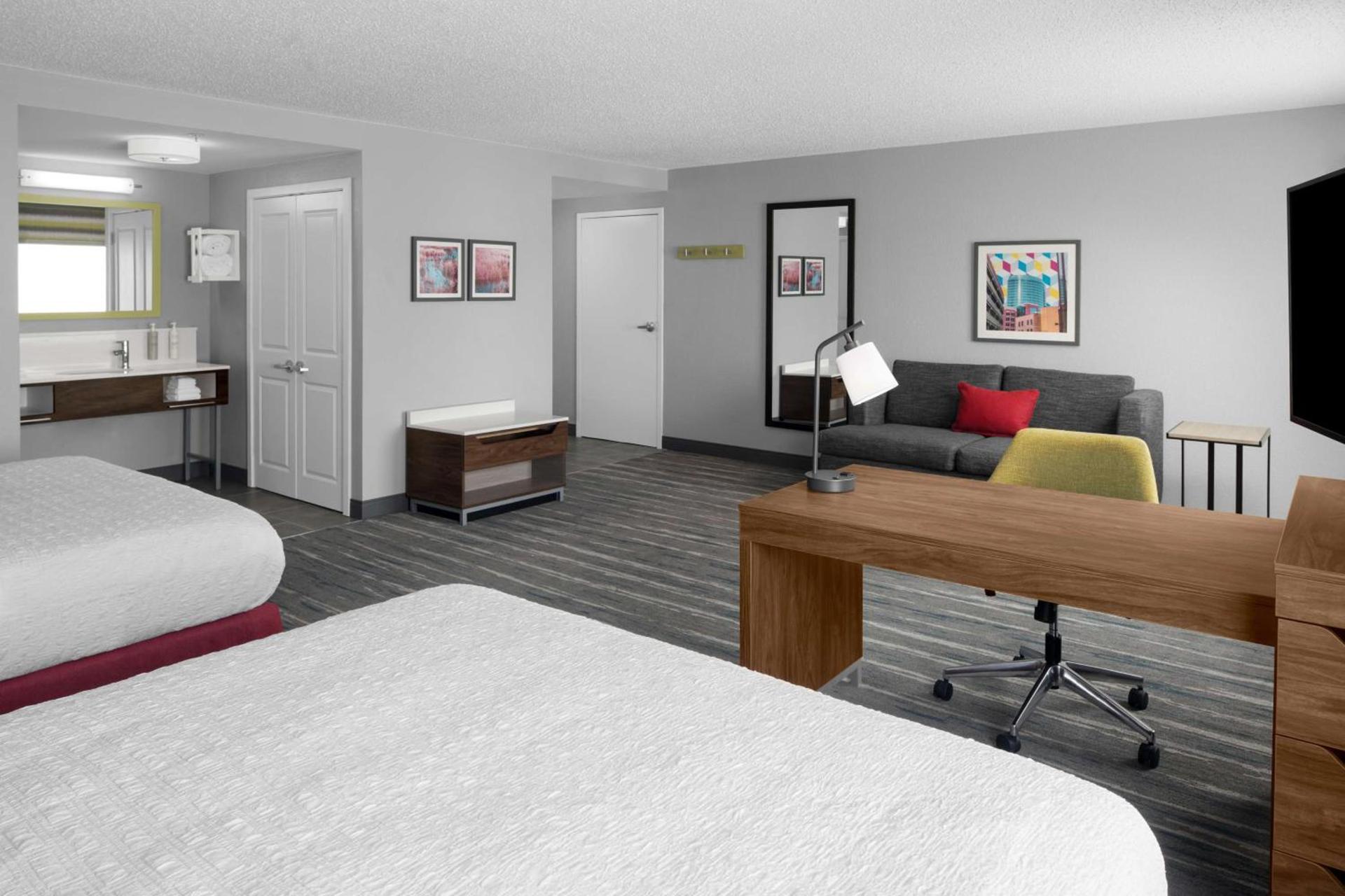 Hampton Inn & Suites Grand Rapids-Airport 28th St photo 15